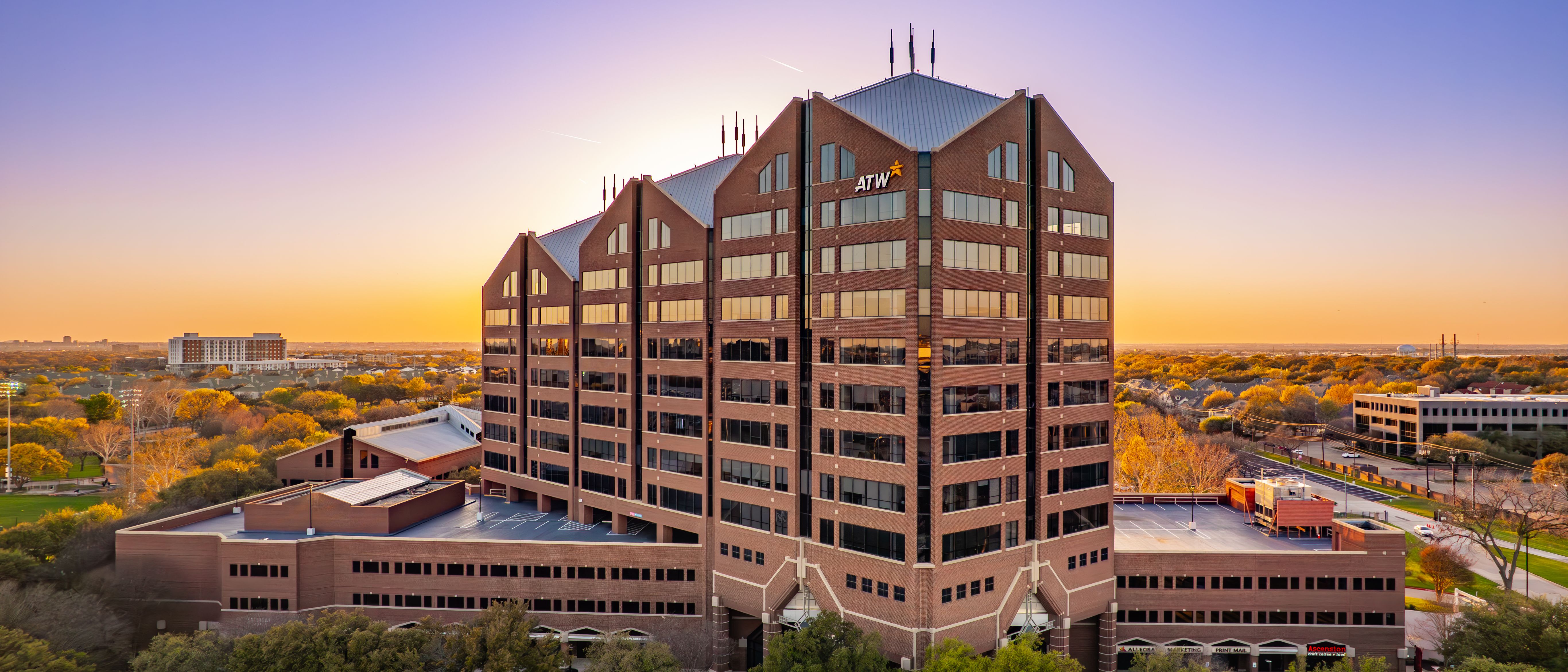 Greenhill Towers — Sale in Addison, TX, photo 3 of 8