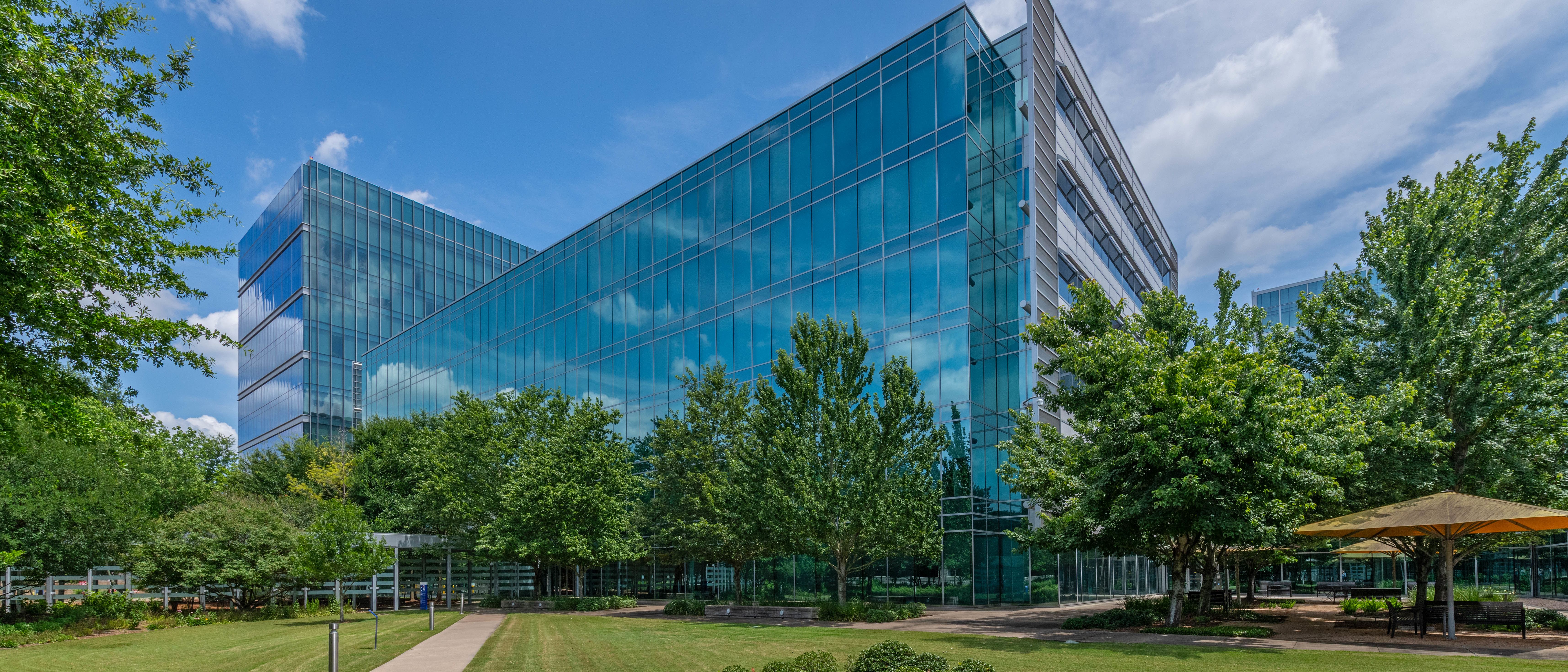 Shell USA HQ Campus — Sale in Houston, TX, photo 3 of 8
