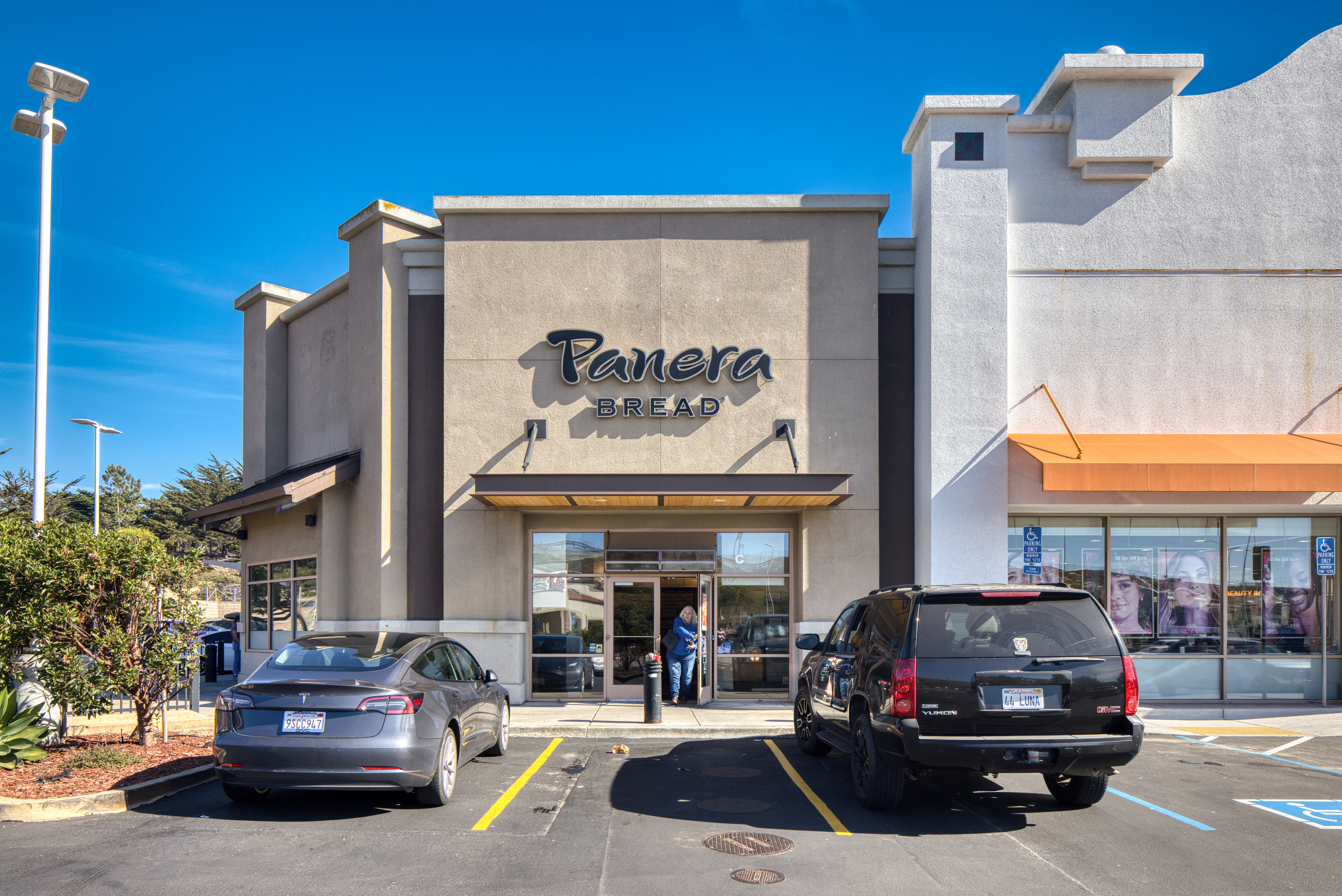 Shops at Edgewater - Properties for Sale | US | JLL