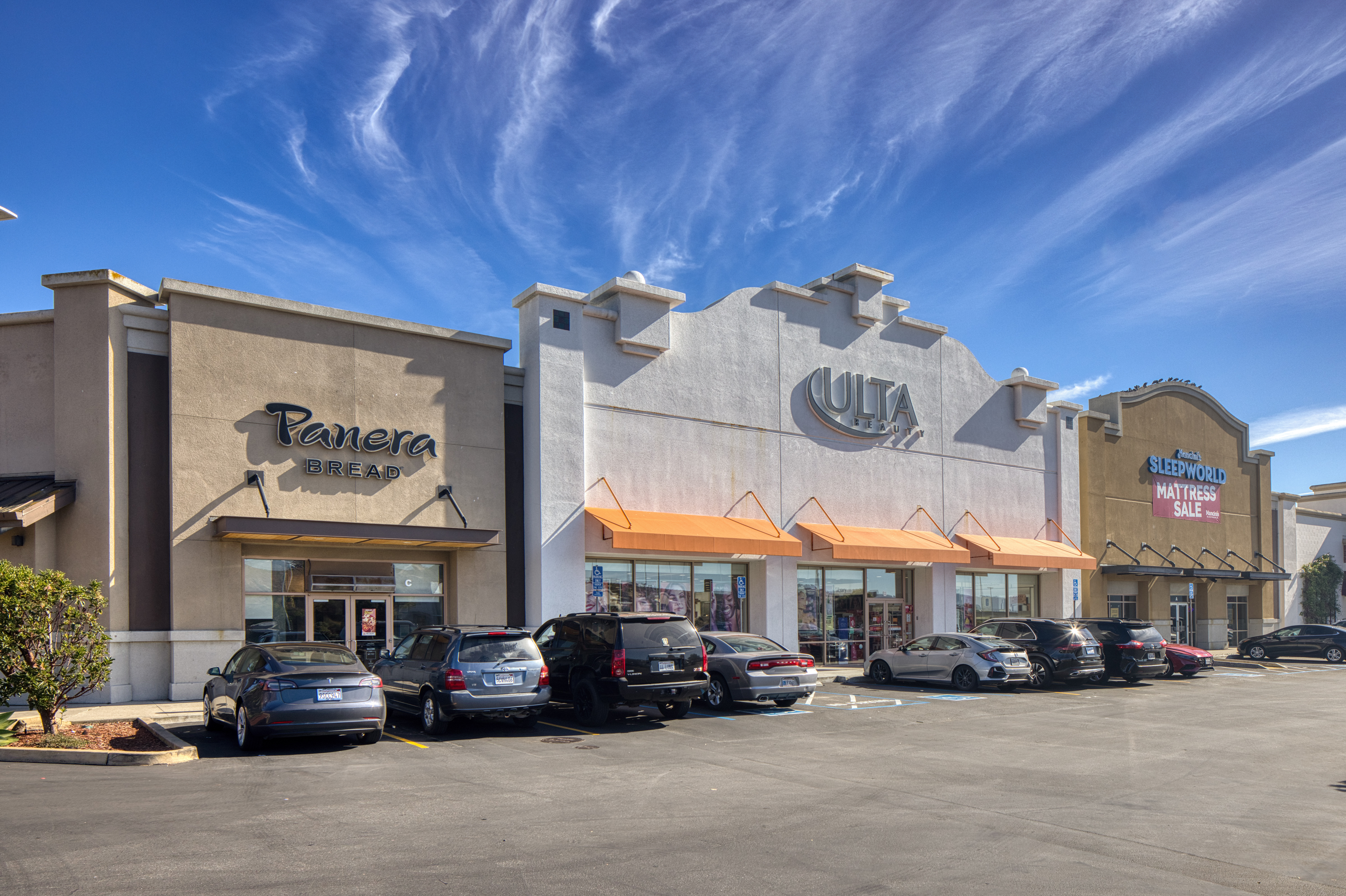 Shops at Edgewater - Properties for Sale | US | JLL