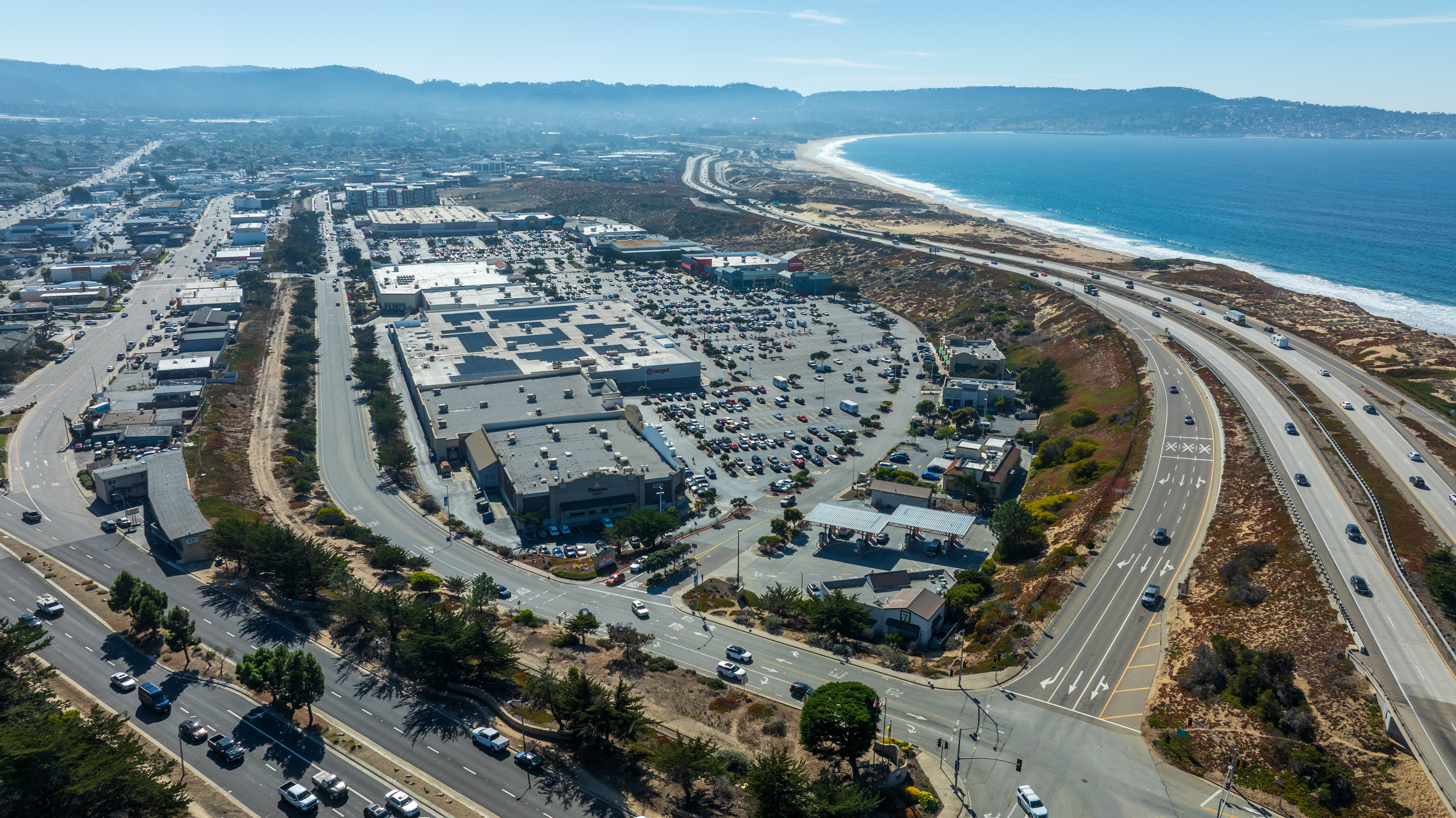 エリアスのトライアングル Shops at Edgewater - Properties for Sale | US | JLL