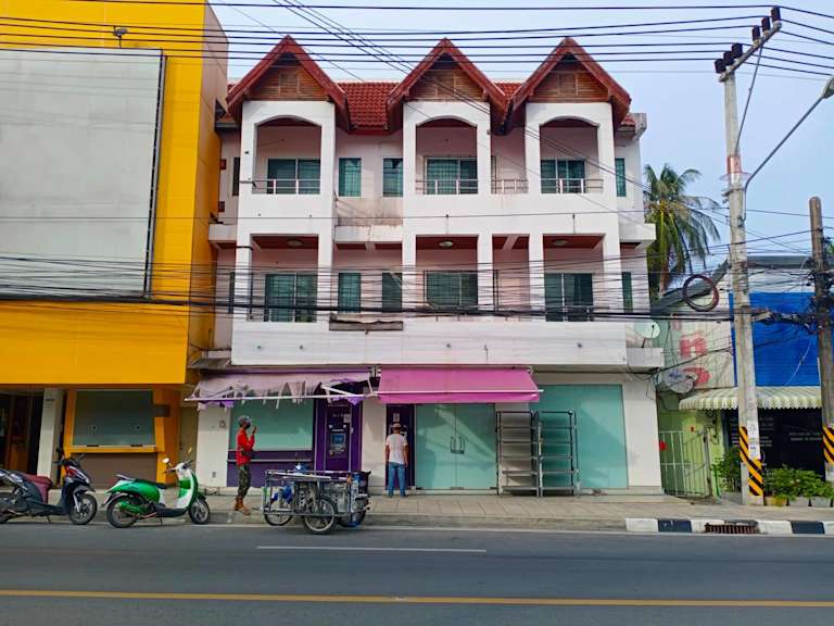 3 Shophouses on Taweeratpakdee Road, Koh Samui_Property for Sale