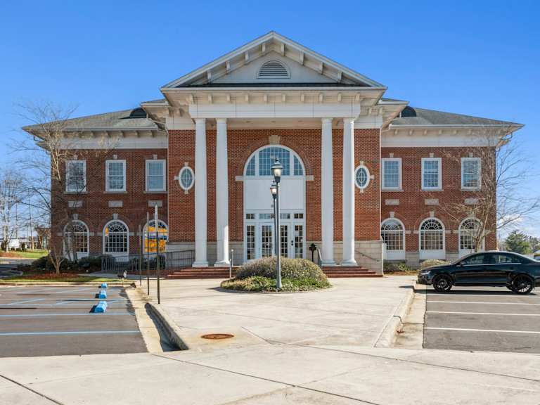 Pinnacle Bank - High Point, NC (N Elm St)_Property for Sale