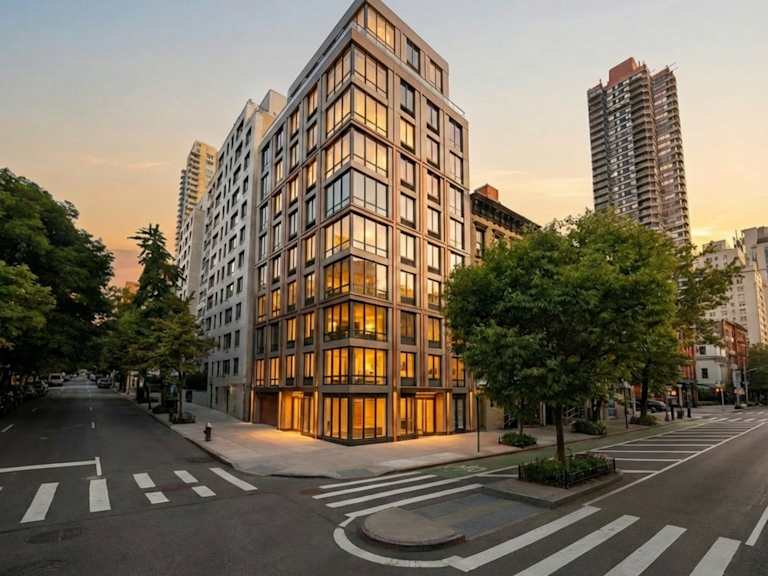 1361 First Avenue _出售物業