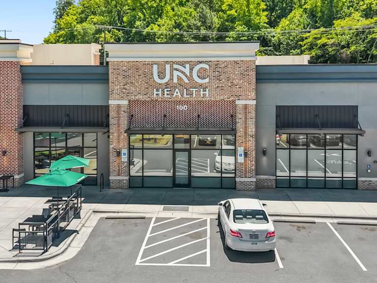 UNC Health &amp; Starbucks + Tesla Supercharger - Chapel Hill, NC_出售物業