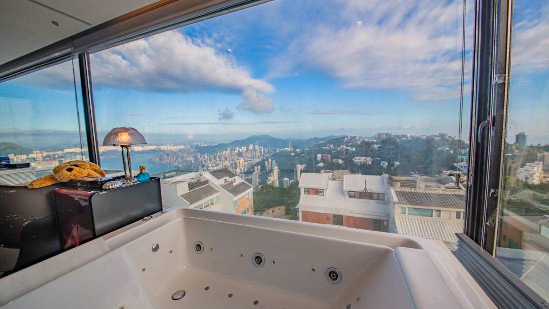 Luxury House at the Top of The Peak 4_販売物件