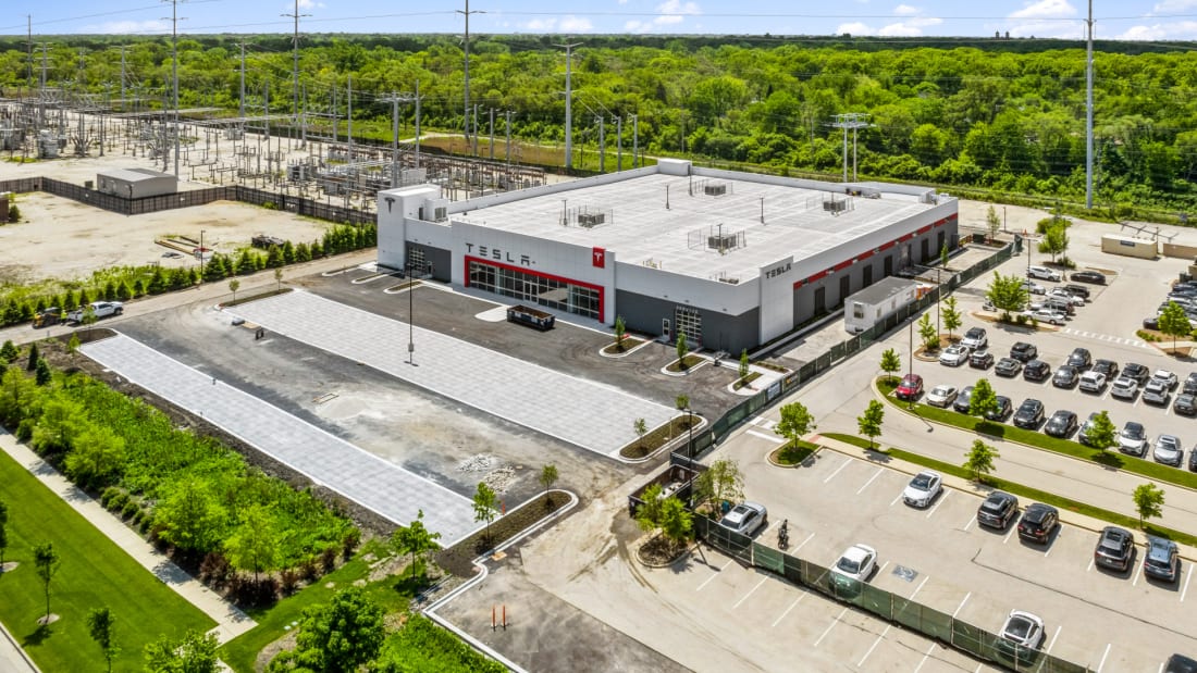 Tesla Build-to-suit Sales, Service Delivery Center (Northbrook, IL) 4_Pand te koop