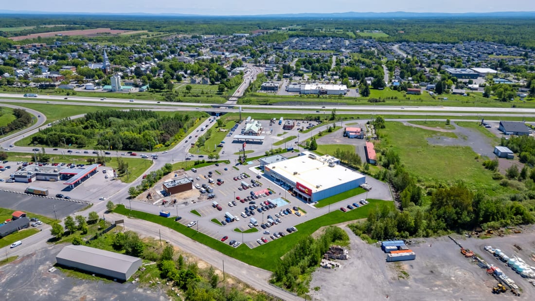 Grocery-anchored retail centre with expansion potential - Saint-Apollinaire 4_Property for Sale