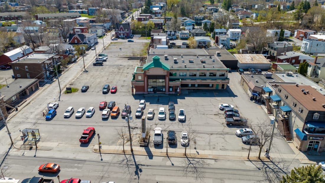 Commercial property with multifamily redevelopment potential - 300 Ellice Street 4_待售物业