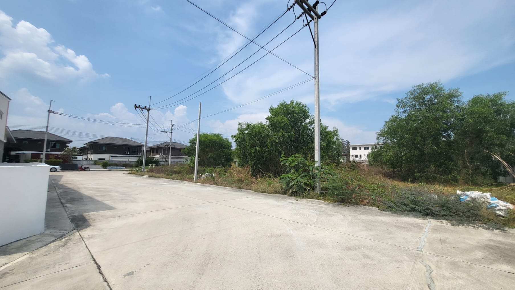 Allotted land with ongoing housing project in Khlong 5, Pathumthani_出售物業