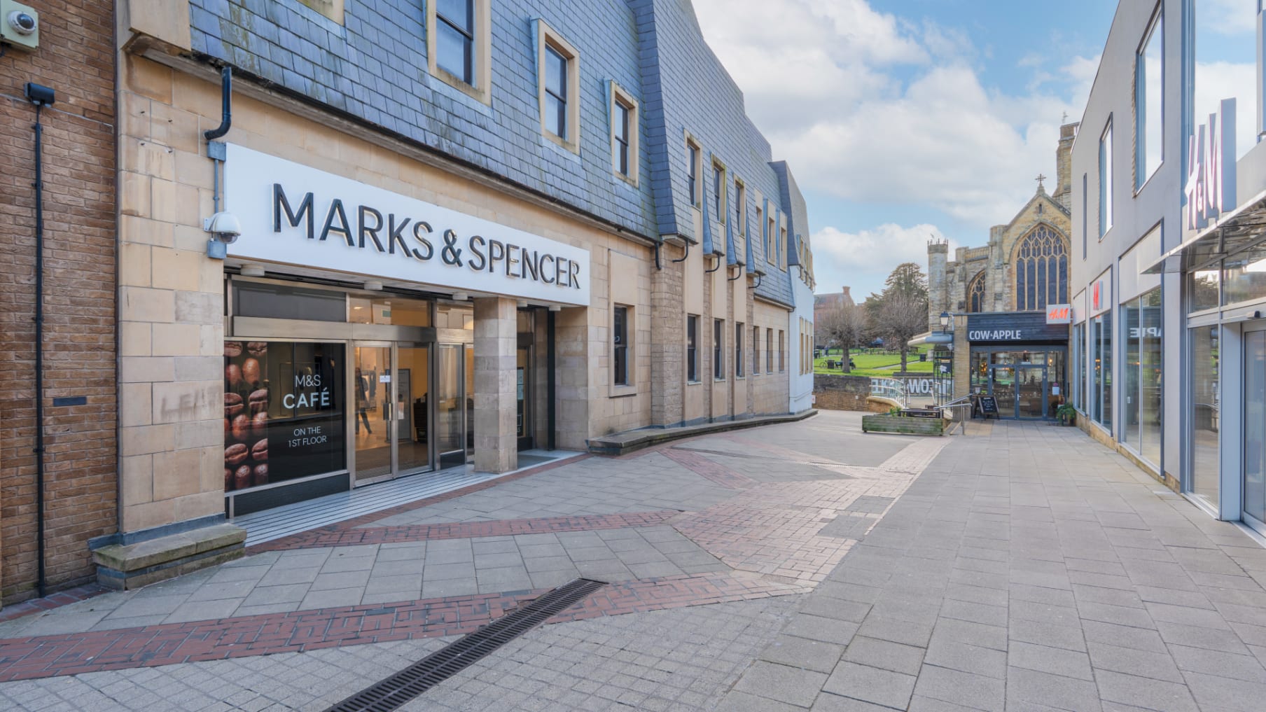 Marks &amp; Spencer, Yeovil_Actifs en vente