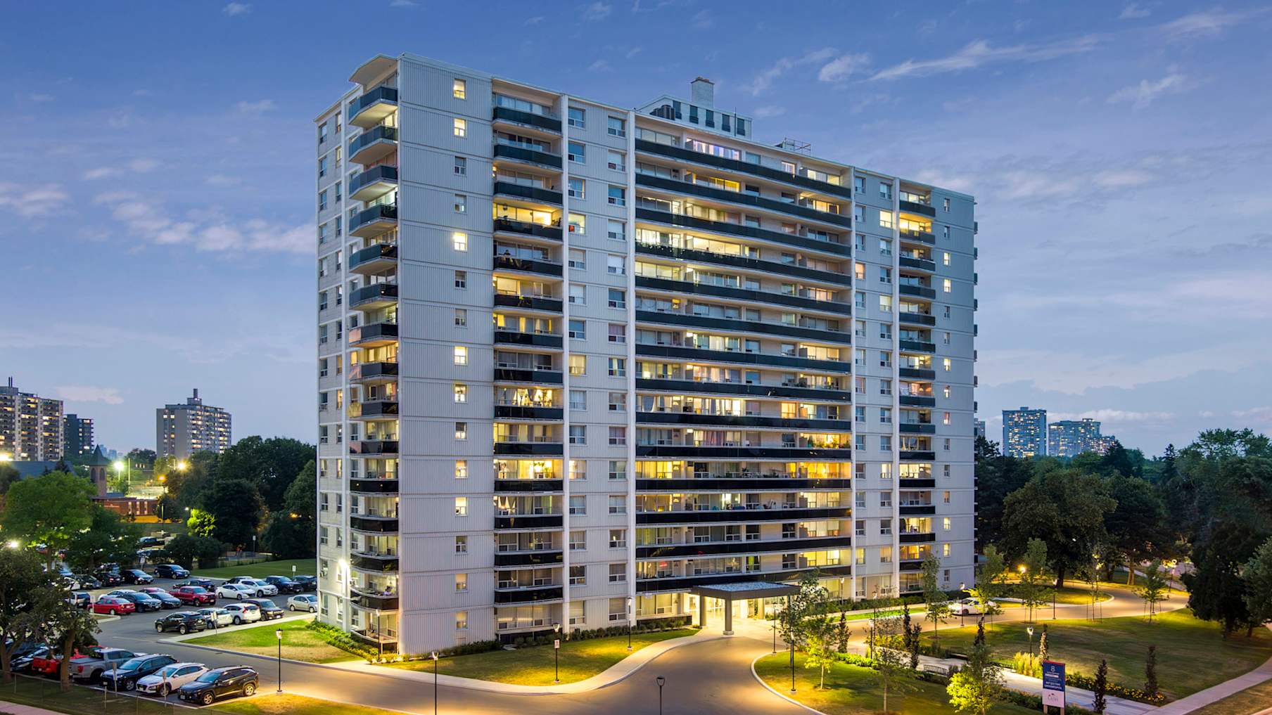 Lash Group Multifamily Portfolio:  4 High-rise Apartment Buildings in Toronto, ON_販売物件