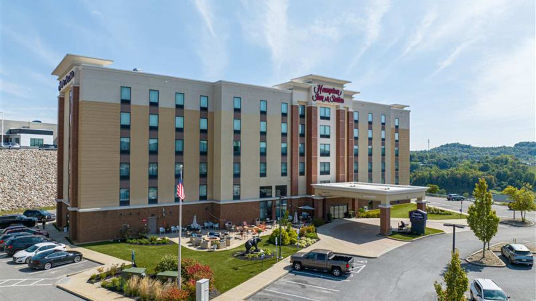 Hampton Inn &amp; Suites Morgantown &#x2F; University Town Centre_Property for Sale