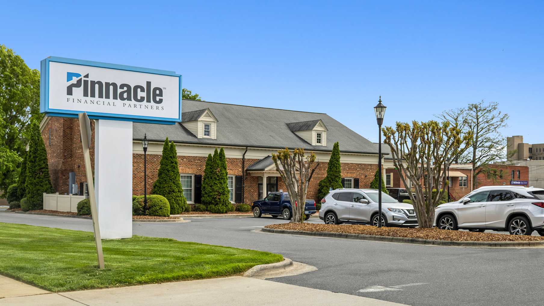 Pinnacle Bank – Asheboro, NC (N Fayetteville St)_Property for Sale