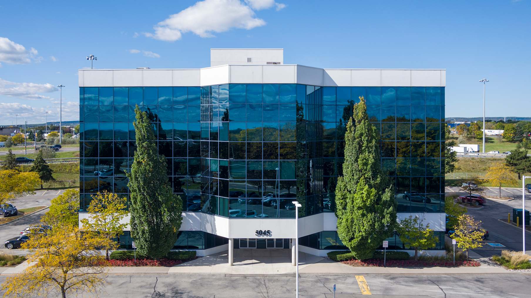 5035 &amp; 5045 South Service Road 5_出售物業