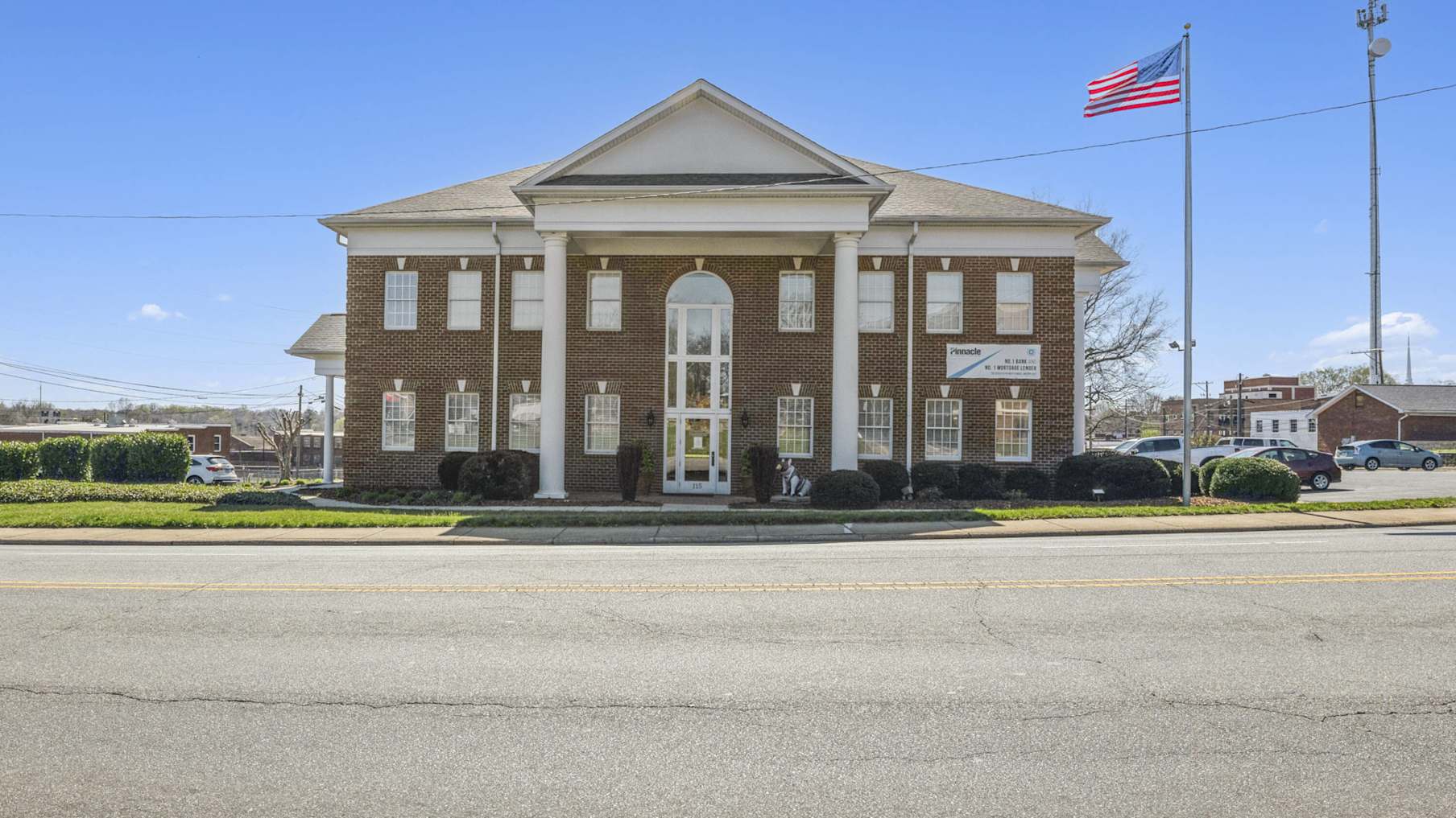 Pinnacle Bank – Lexington NC (E Center St)_Property for Sale