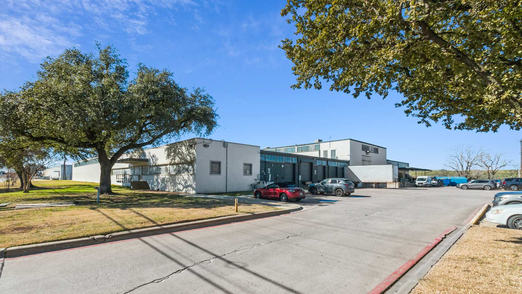 737 Regal Row_판매용 부동산