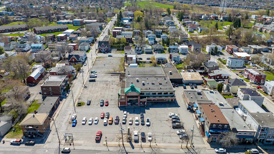 Commercial property with multifamily redevelopment potential - 300 Ellice Street 4_待售物业