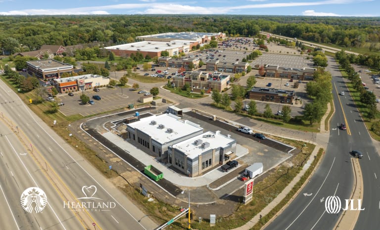 Starbucks&#x2F;Heartland Dental - Lino Lakes, MN_Actifs en vente