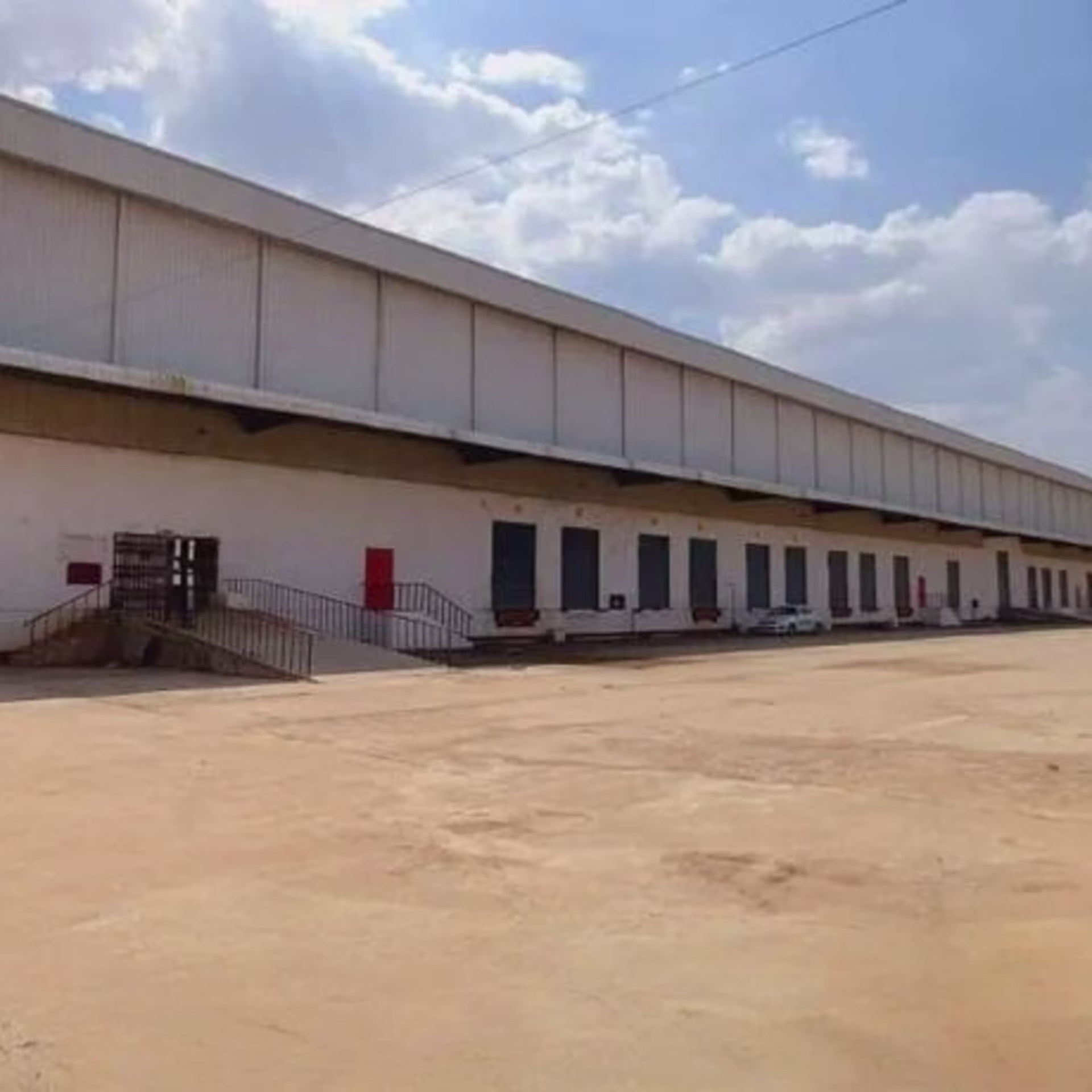 Warehouse in Secondary Business District