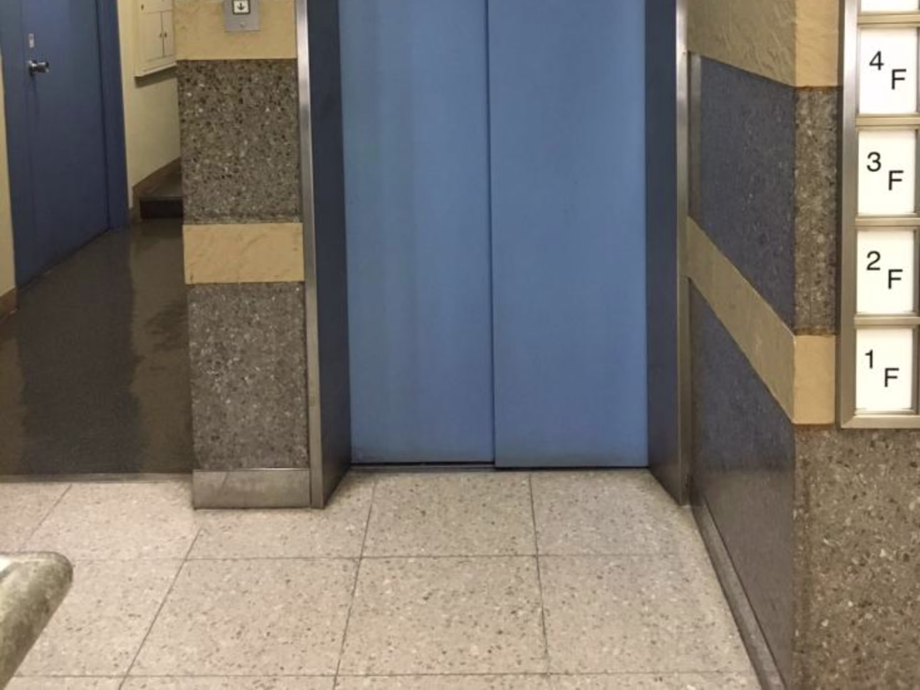 ナカモビル