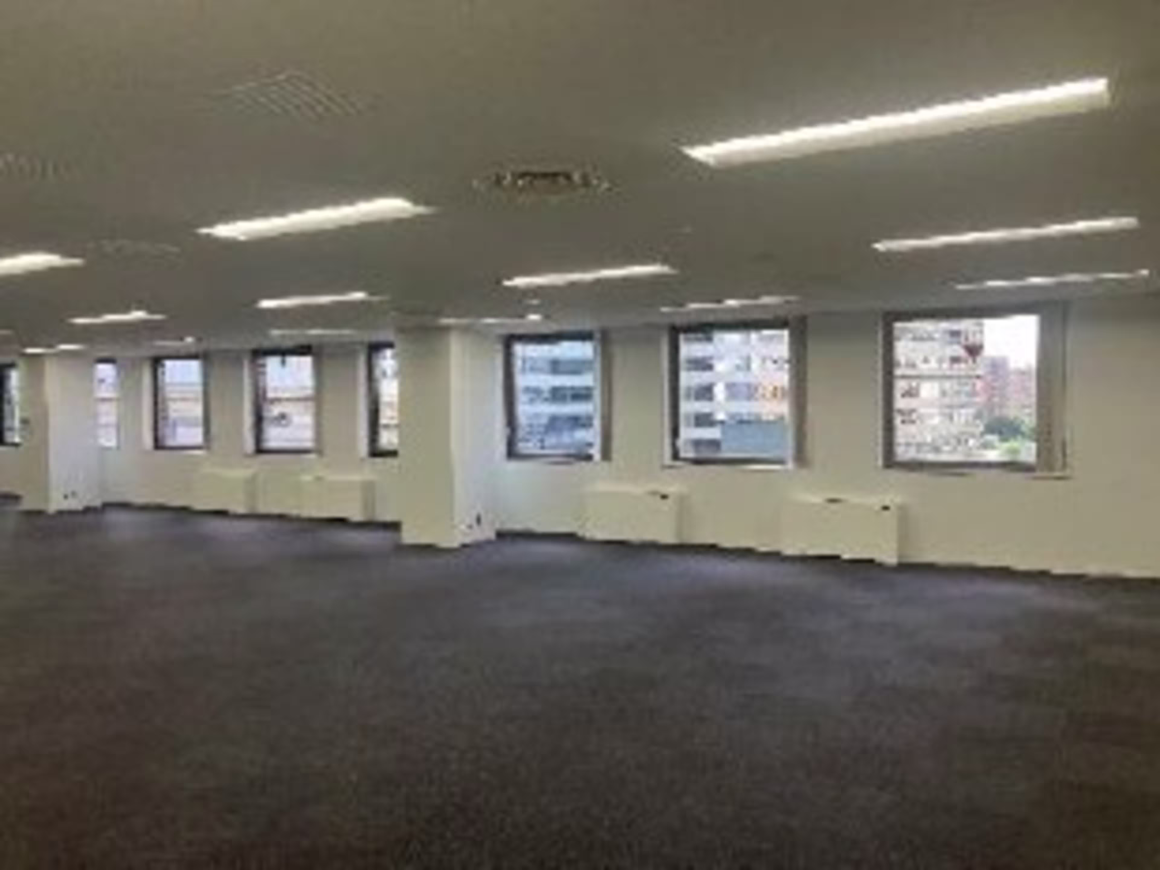 西新宿松屋ビル