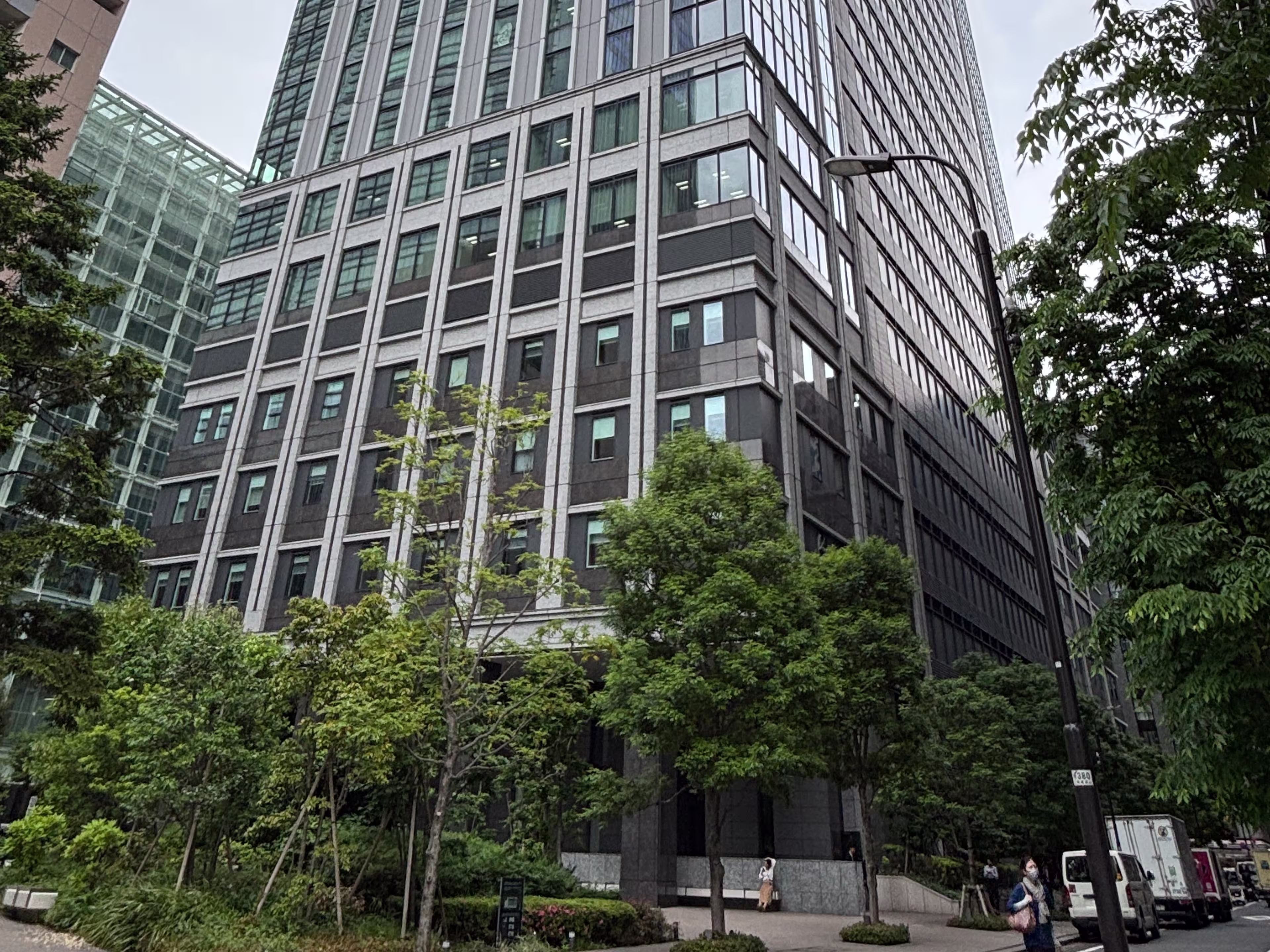 京橋トラストタワー
