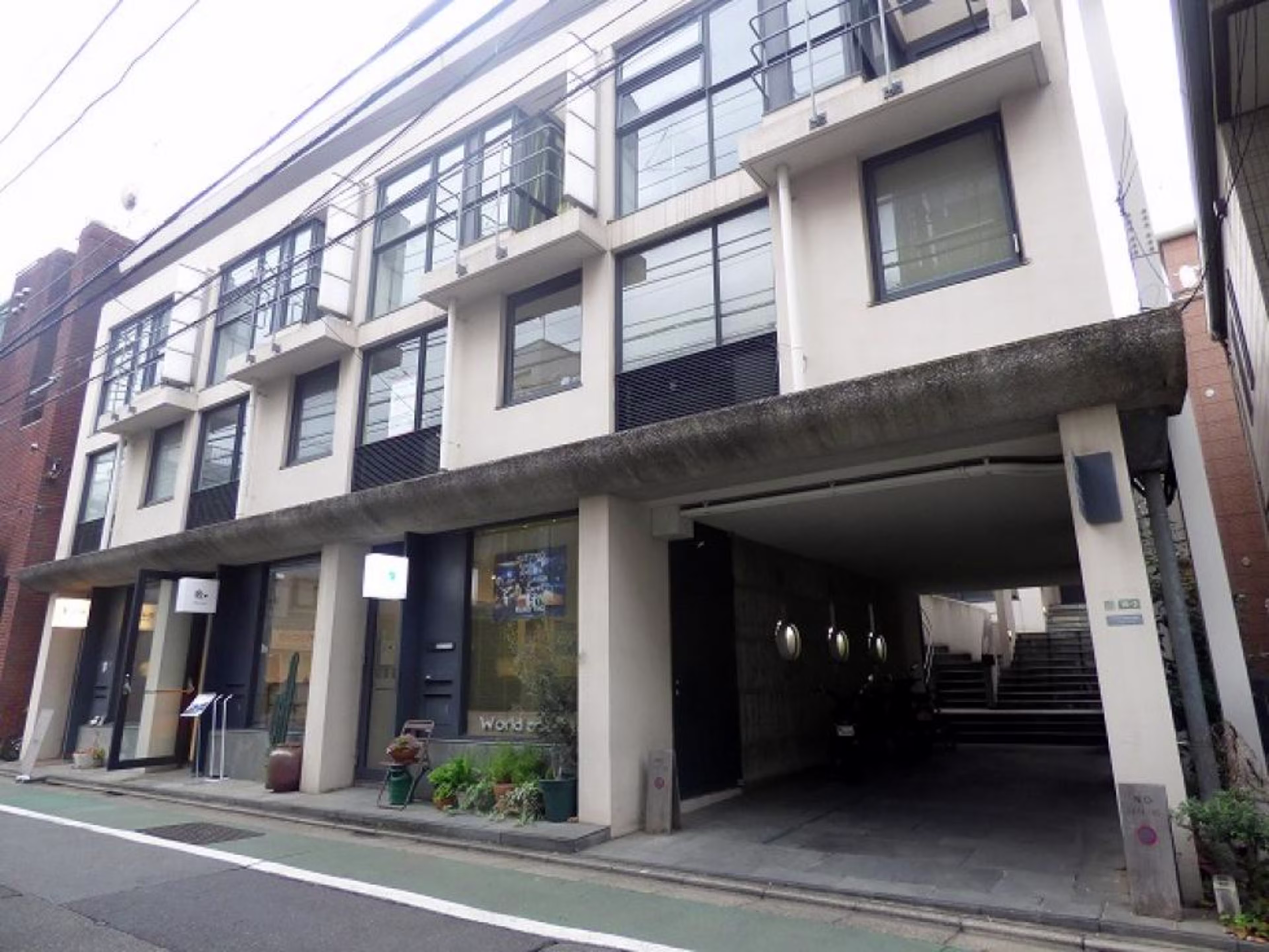 R-rooms三軒茶屋ビル