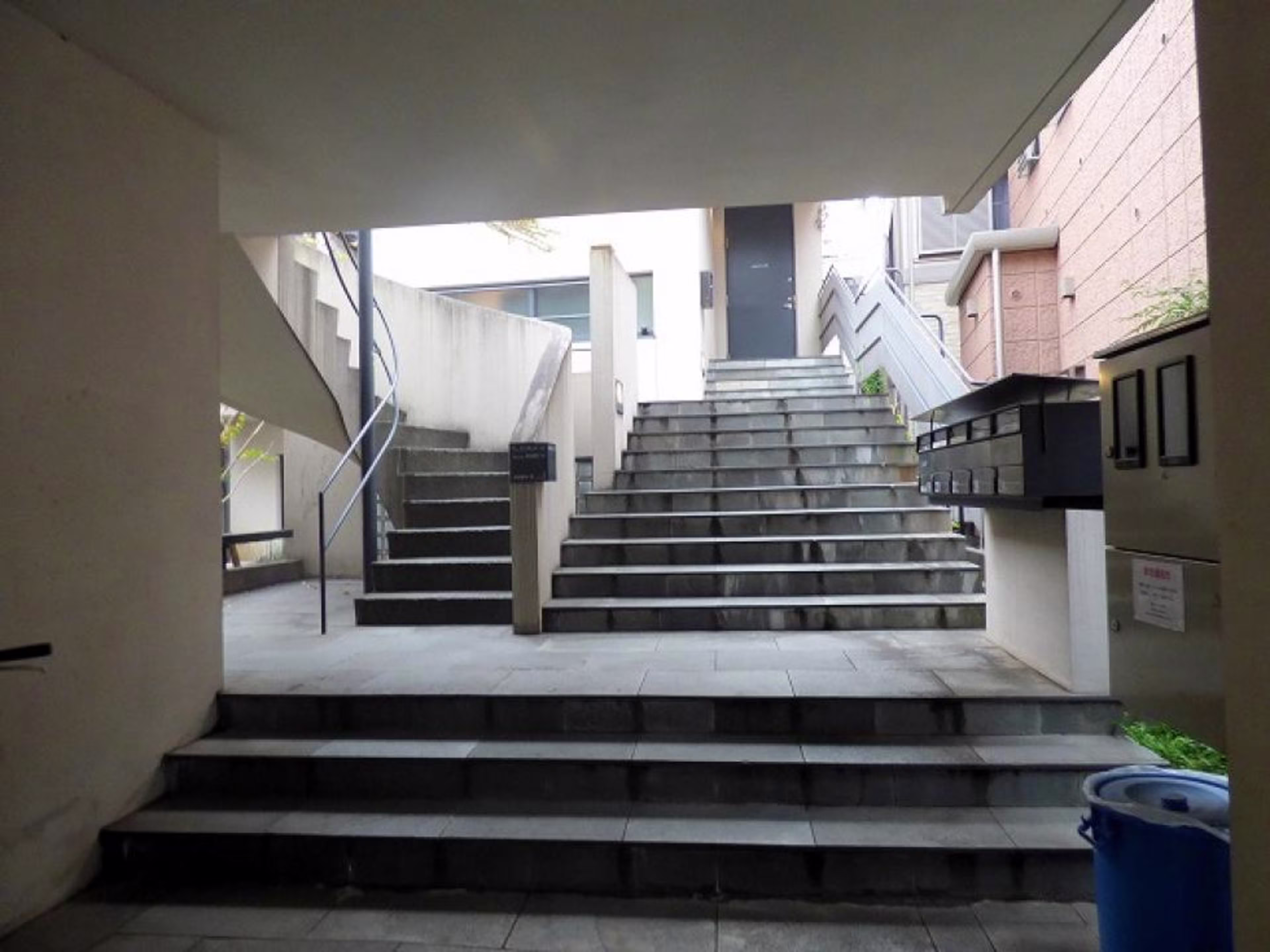 R-rooms三軒茶屋ビル