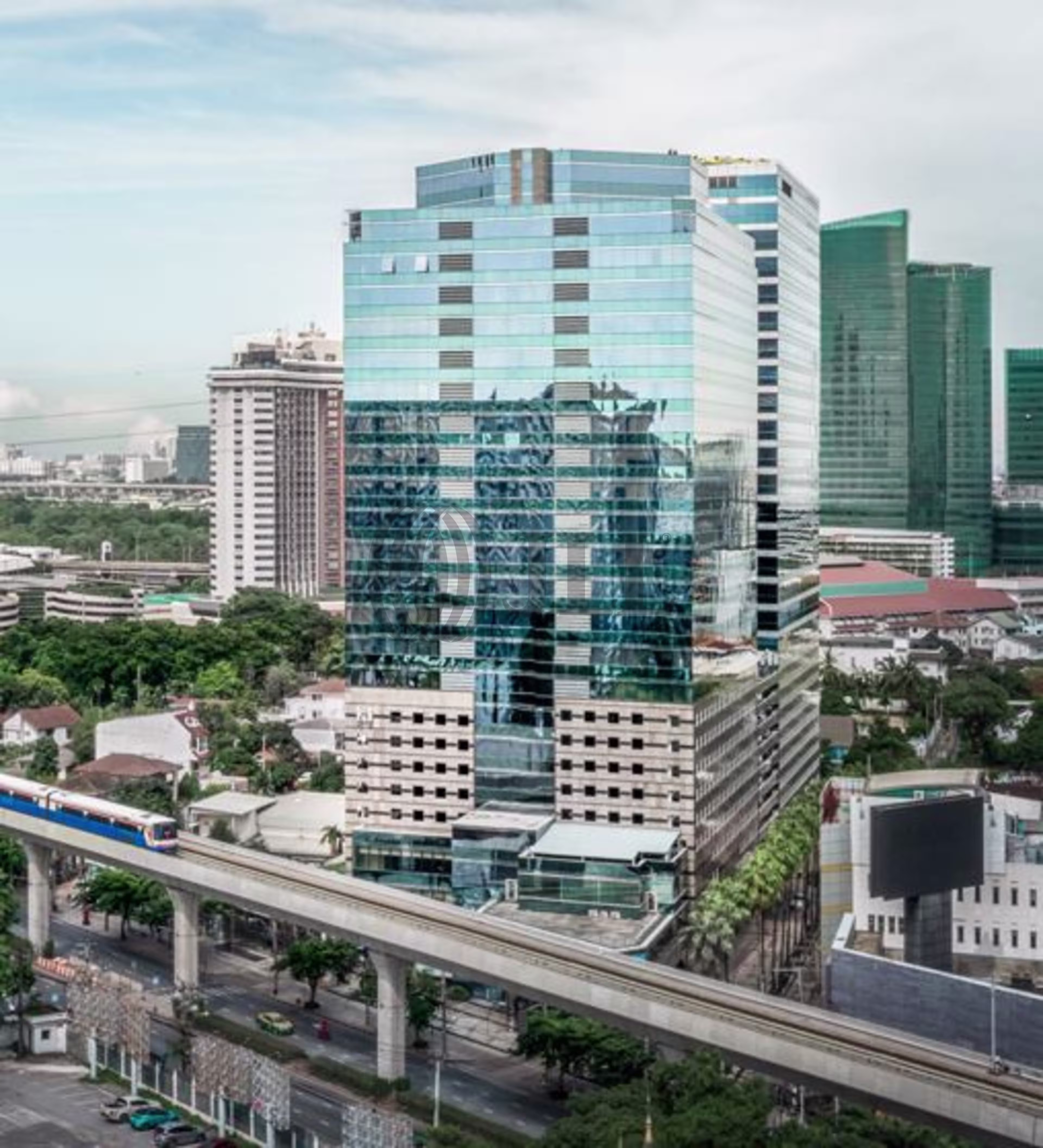 555 ถนนพหลโยธิน, ลาดยาว