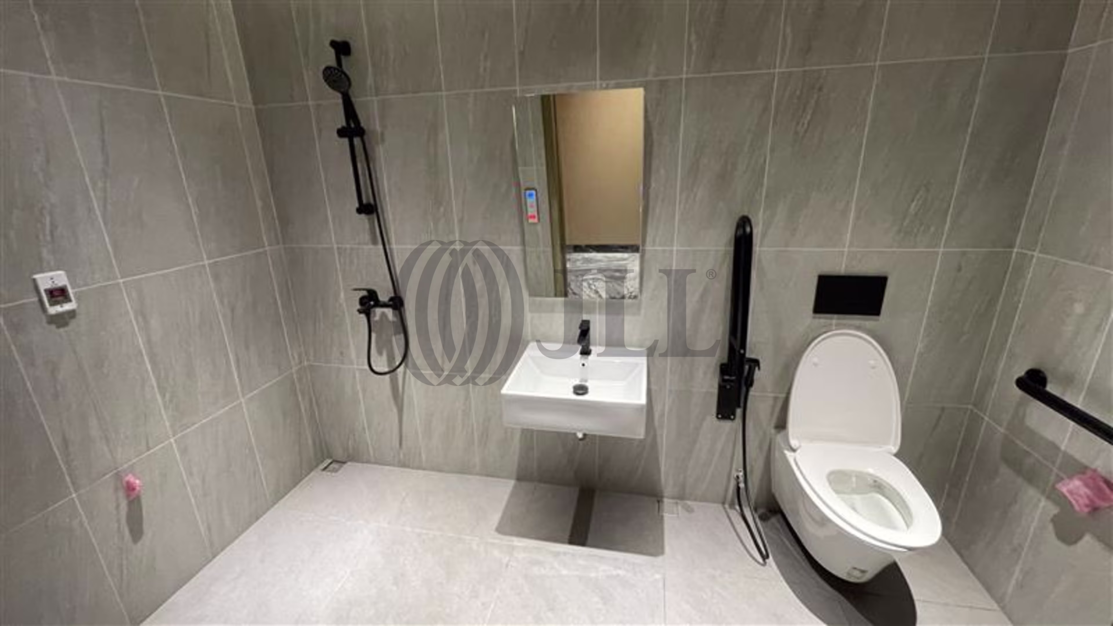 2 Tôn Đức Thắng, phường Bến Nghé