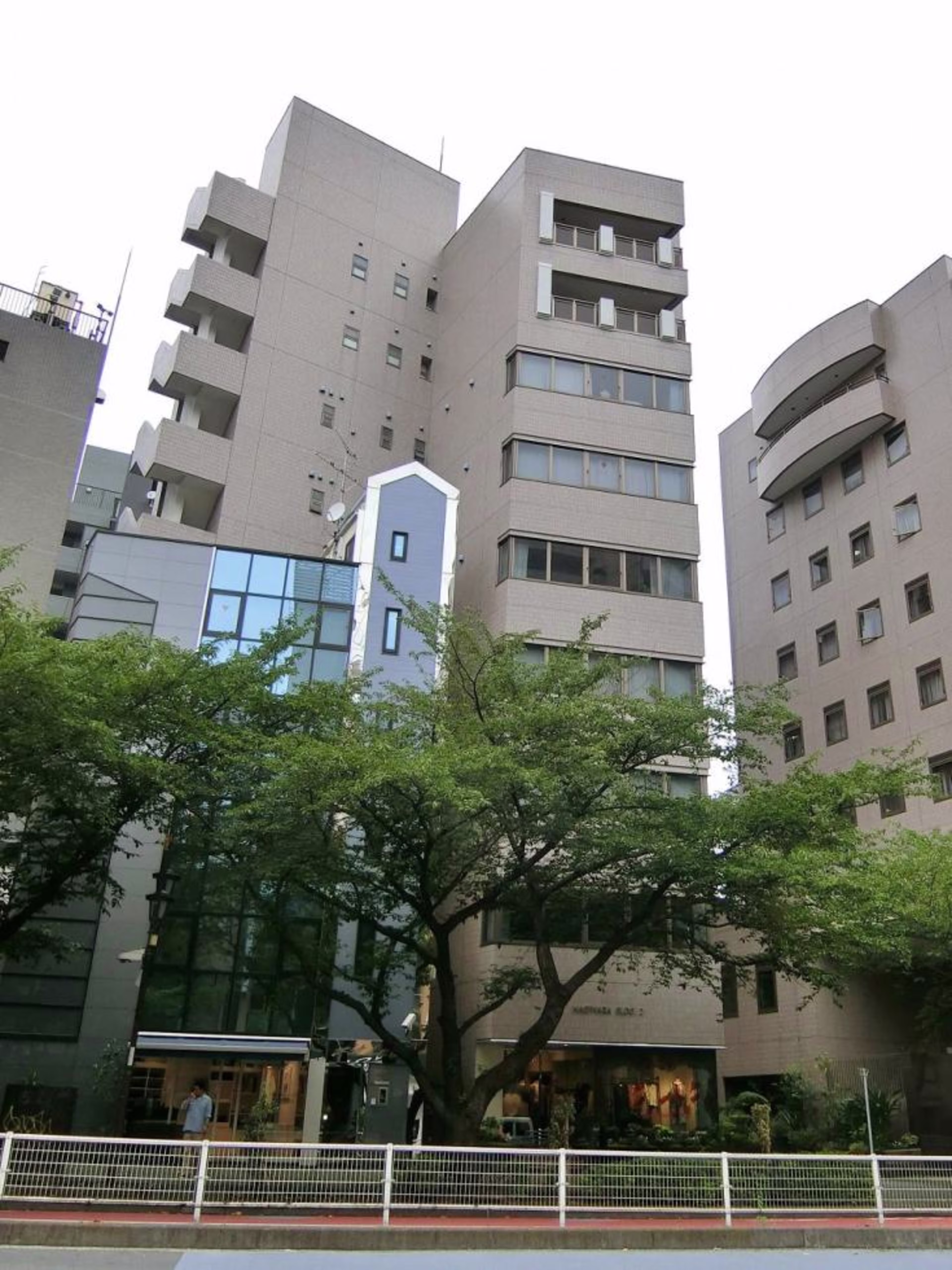 広尾1-2-2