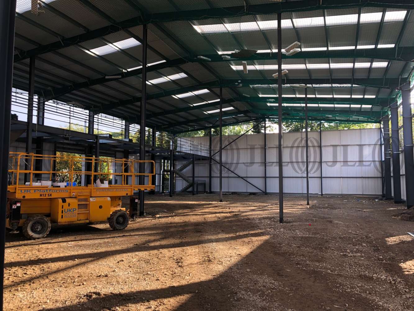 Sale 40 40 Link High Wycombe Hp12 4bg Jll