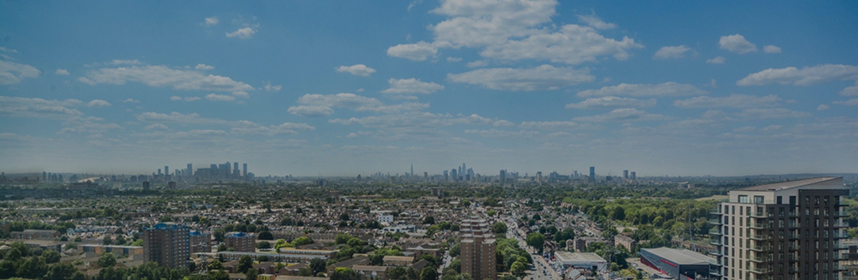 A luxury collection of 1 and 2 bedroom apartments spread across two towers reaching 25 and 33 stories’ high.