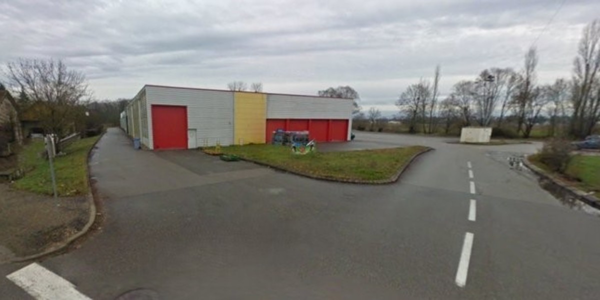Activités / Entrepôts À Vendre - 2 AVENUE JEAN DE CHALON ARLAY 39140 ...