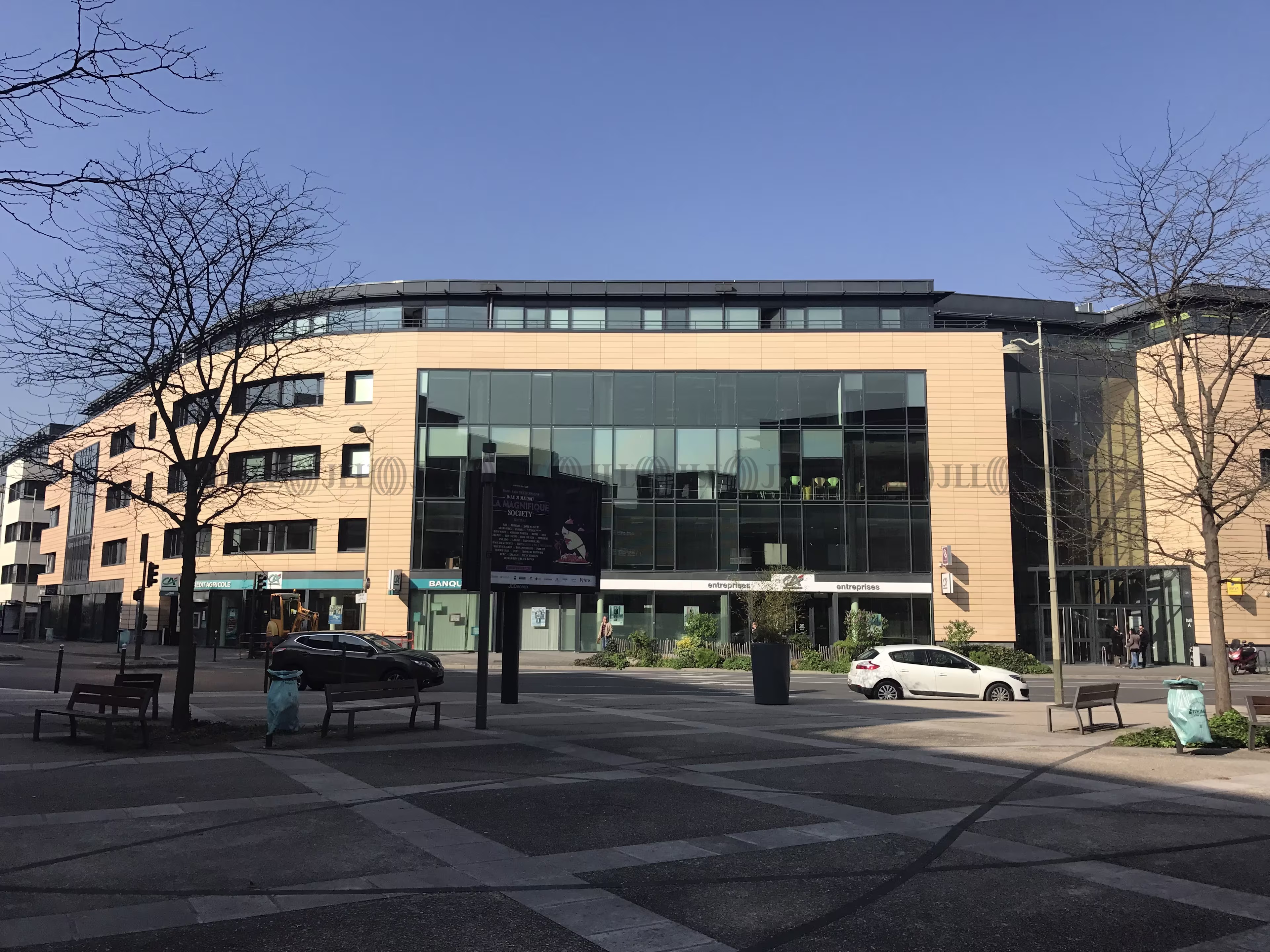 LE PARVIS