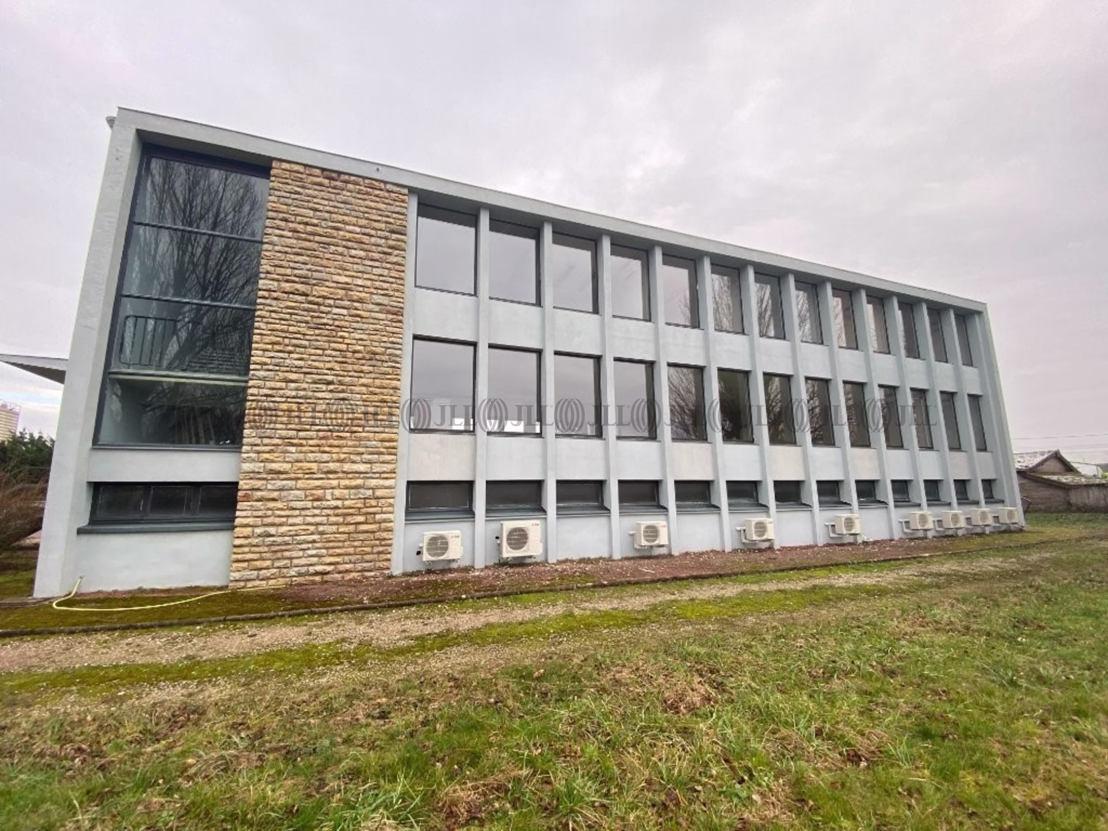 100 RUE DE L INDUSTRIE