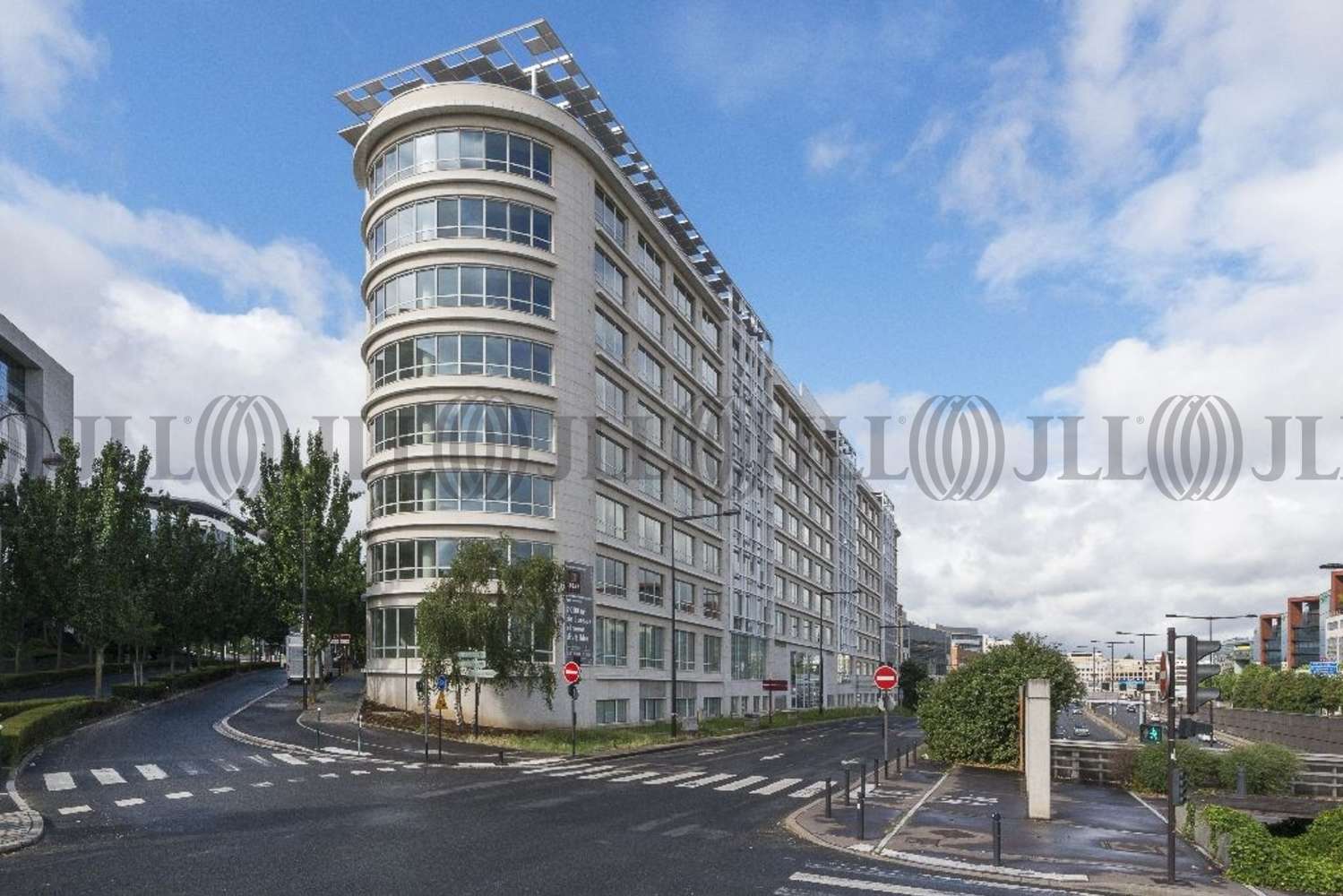 Bureaux A Louer Mozaik Ile De France Rueil Malmaison Jll France
