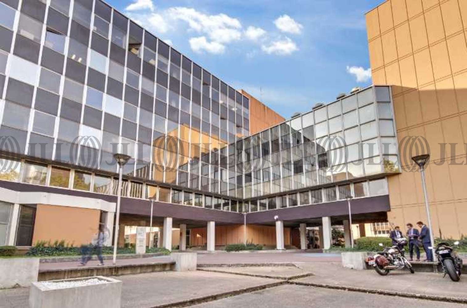 Bureaux A Vendre Les Dolomites 94120 Ile De France Fontenay Sous Bois 60600 Jll France