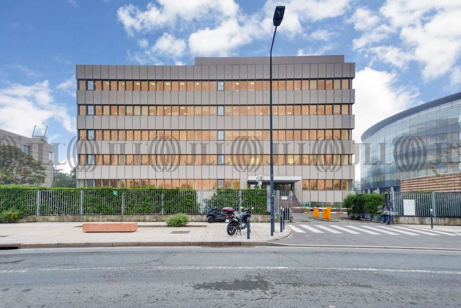 Bureaux A Louer Quadrium Nord Ile De France Romainville Jll France