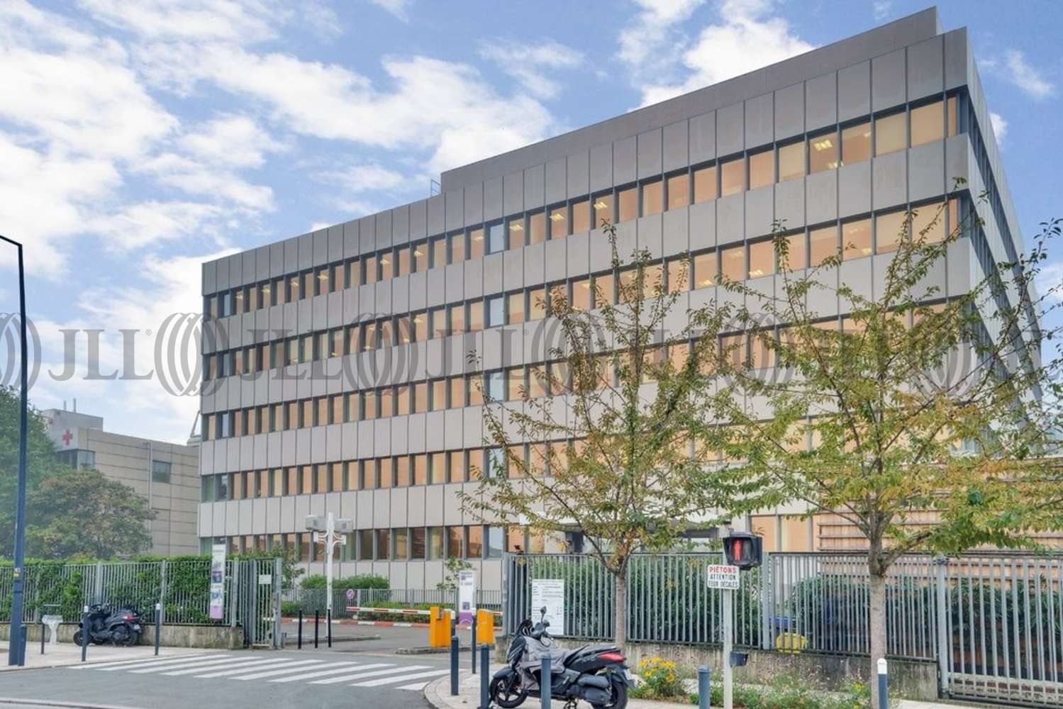 Bureaux A Louer Quadrium Nord Ile De France Romainville Jll France