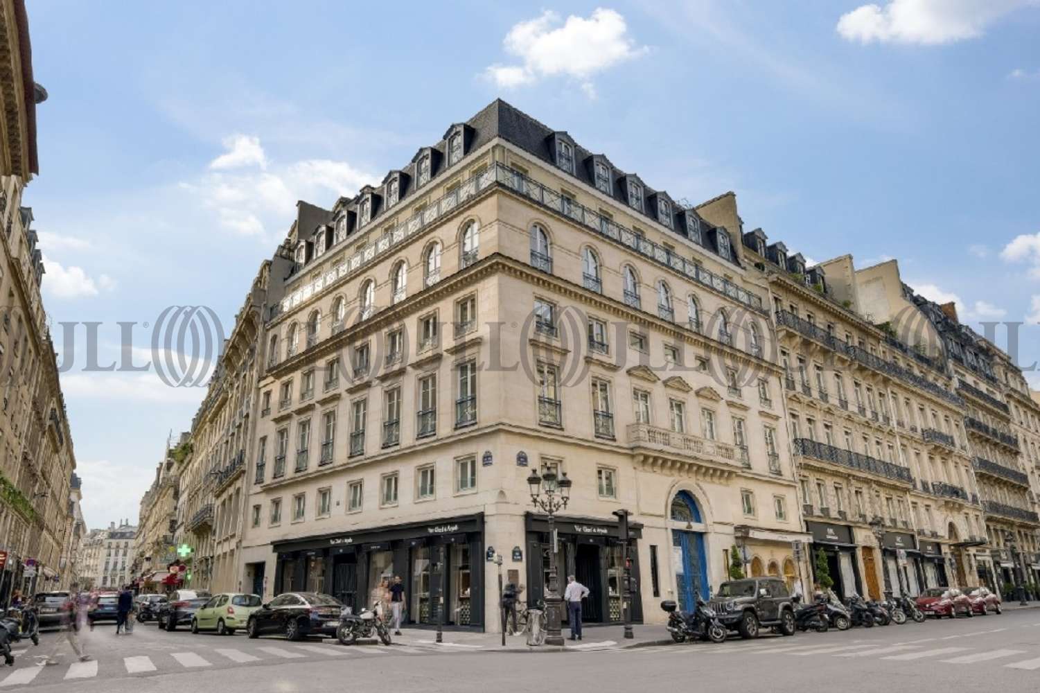 Bureaux A Louer Ile De France Paris 560 Jll France