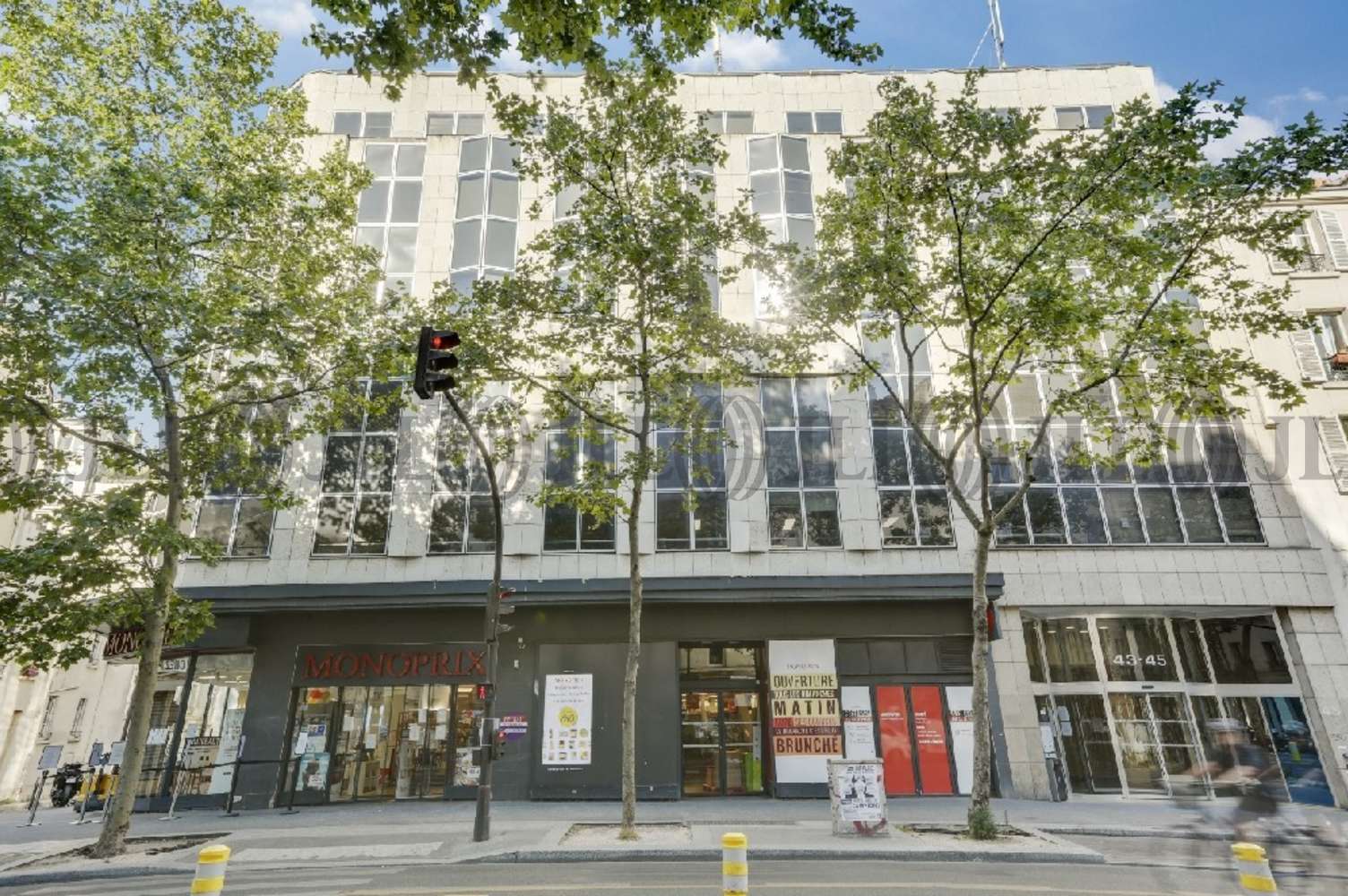 Monoprix Place De Clichy / Strasbourg Citynove Vend Les Murs Du