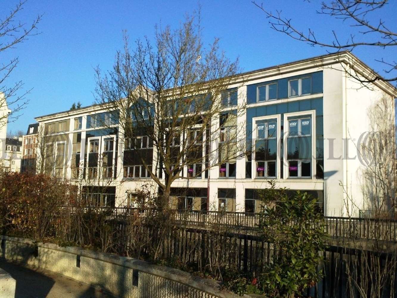 143 Rue Yves Le Coz 78000 Versailles