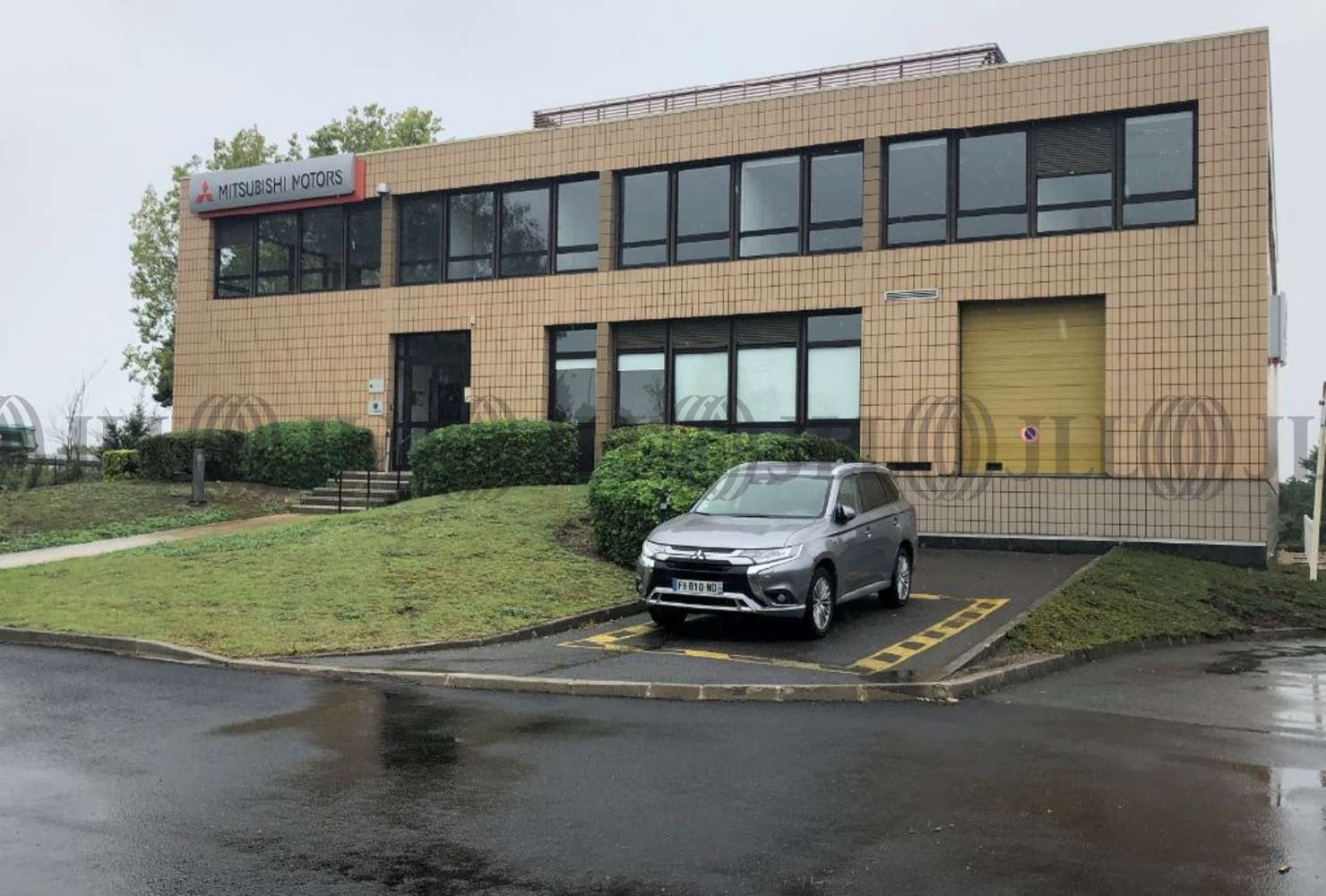 Bureaux A Louer Idf Nord Pole De Cergy 95310 Ile De France St Ouen L Aumone 67049 Jll France