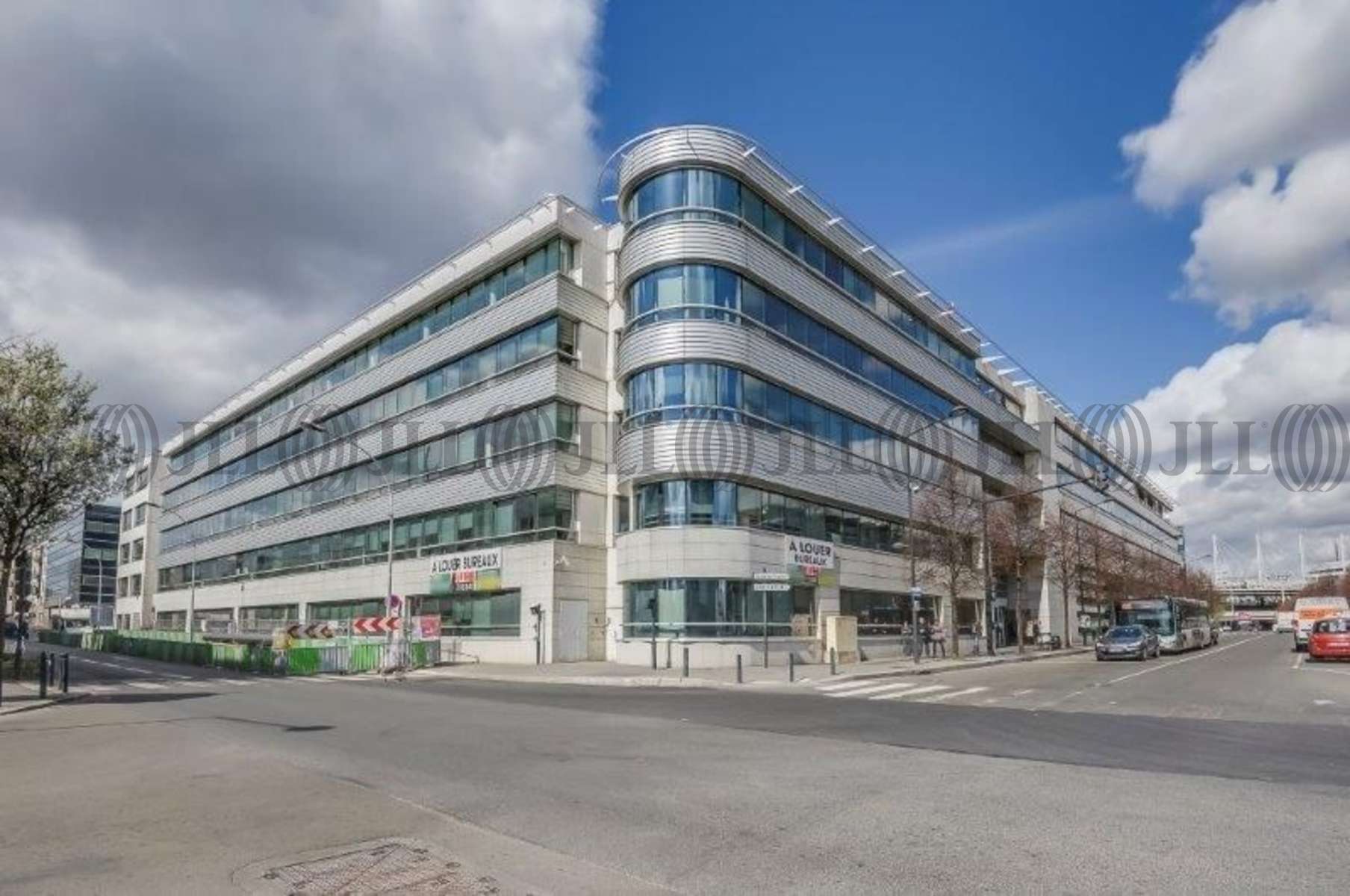 Bureaux à louer LES BORROMEES 2 93210 LA PLAINE ST DENIS 50654 JLL