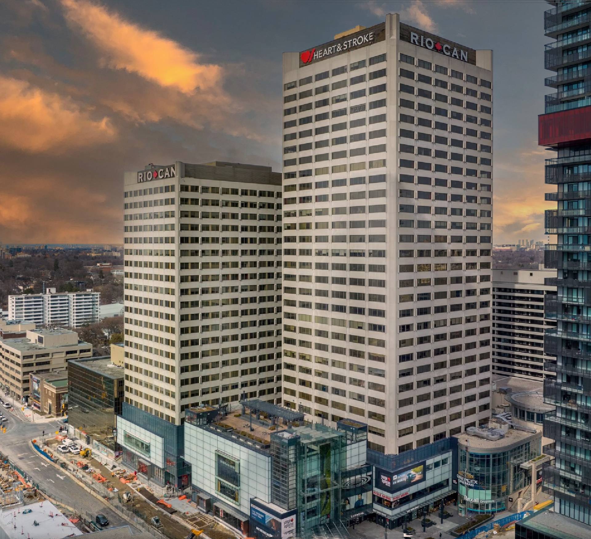 Yonge Eglinton Centre, 20 Eglinton Avenue West 2300 Yonge Street JLL