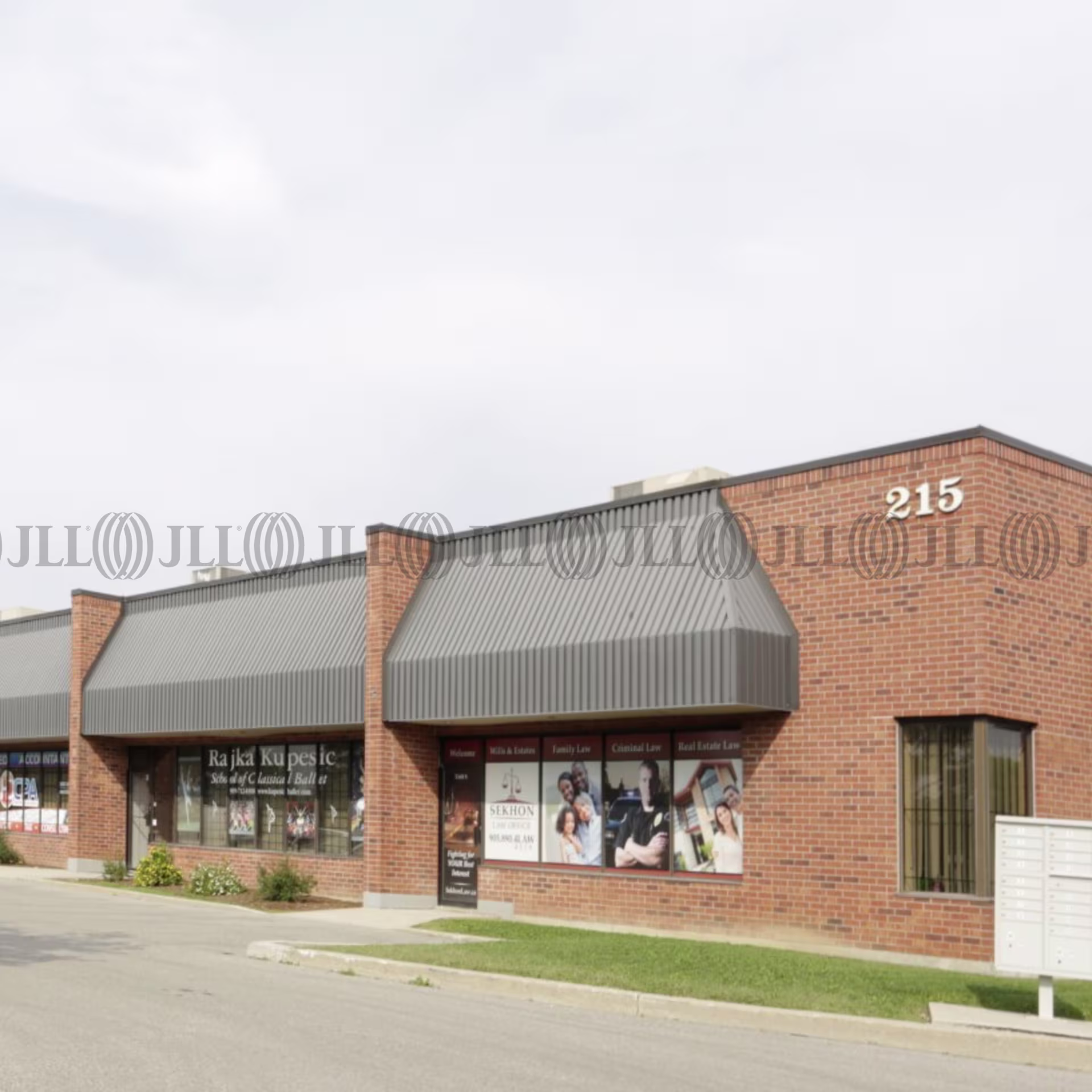 215 Traders Blvd E