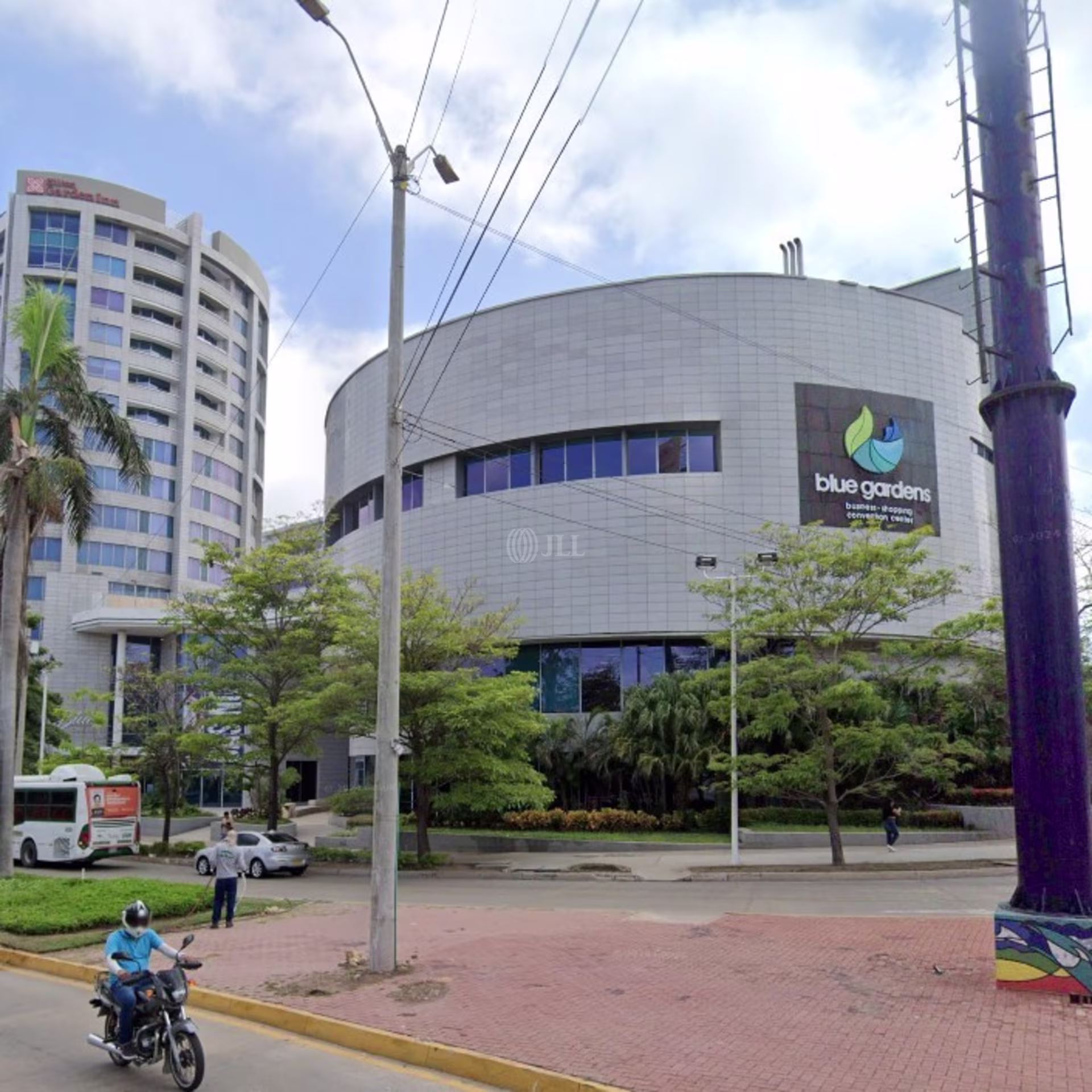 Calle 53 # 100 – 41