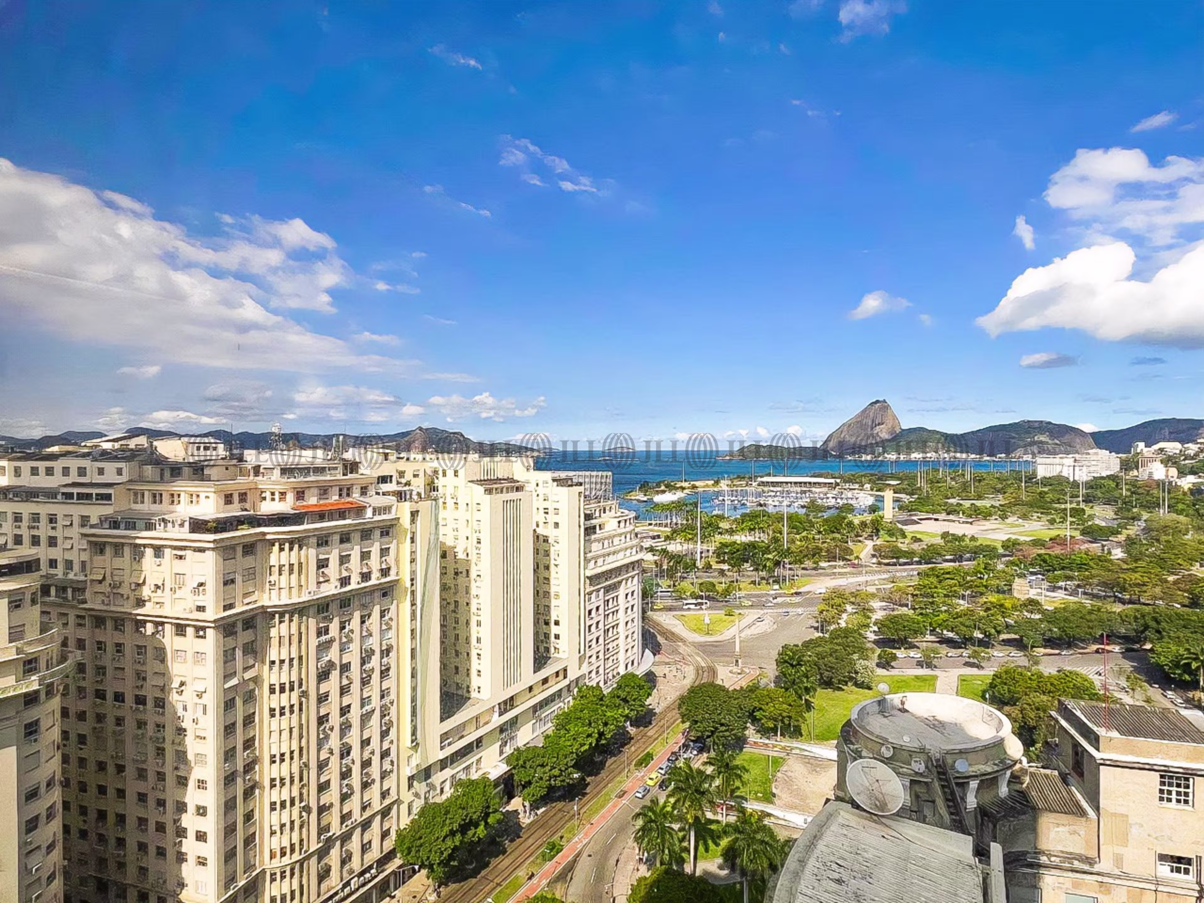 Praça Floriano, 19 - Centro